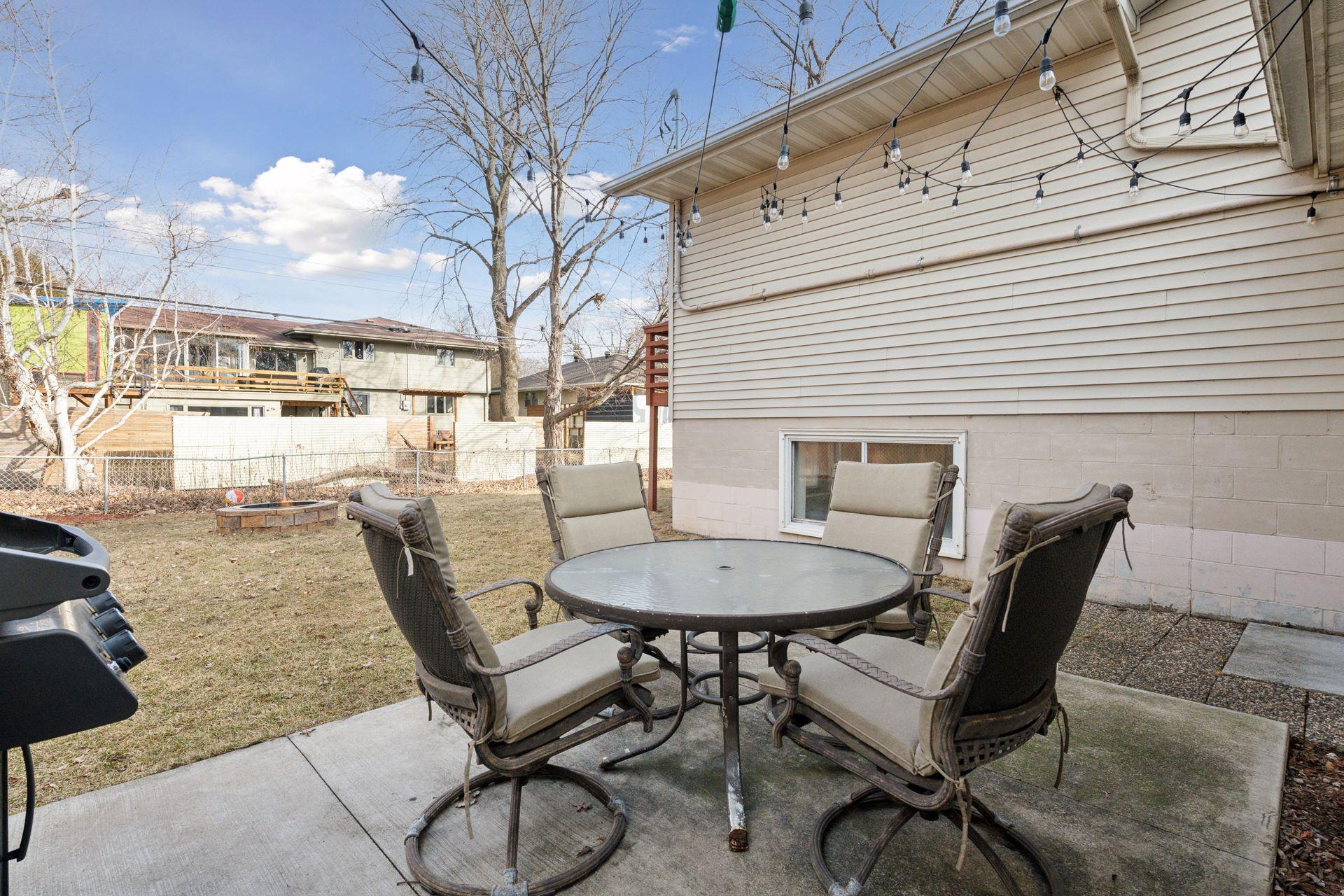 3325 Hillsboro Avenue S