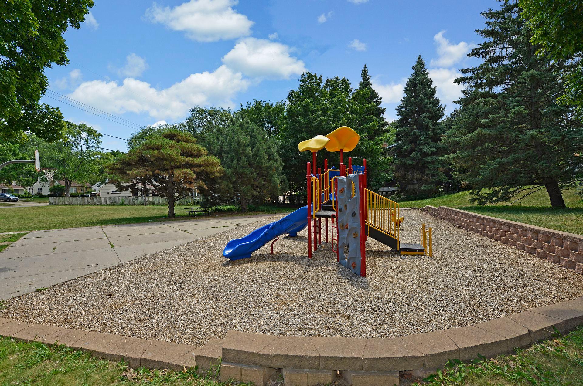 2915 Yosemite Avenue S