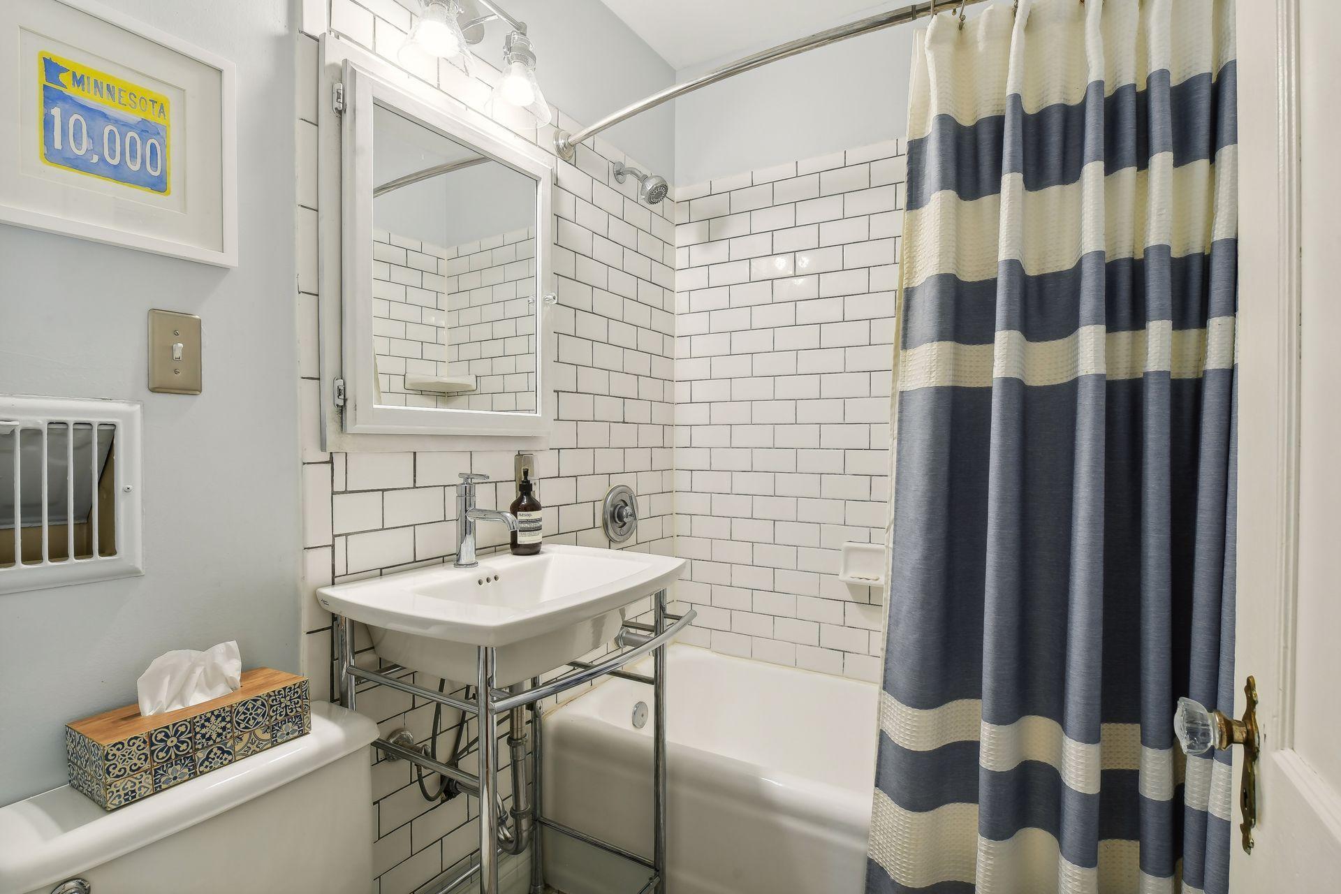 4032 Xenwood Avenue S