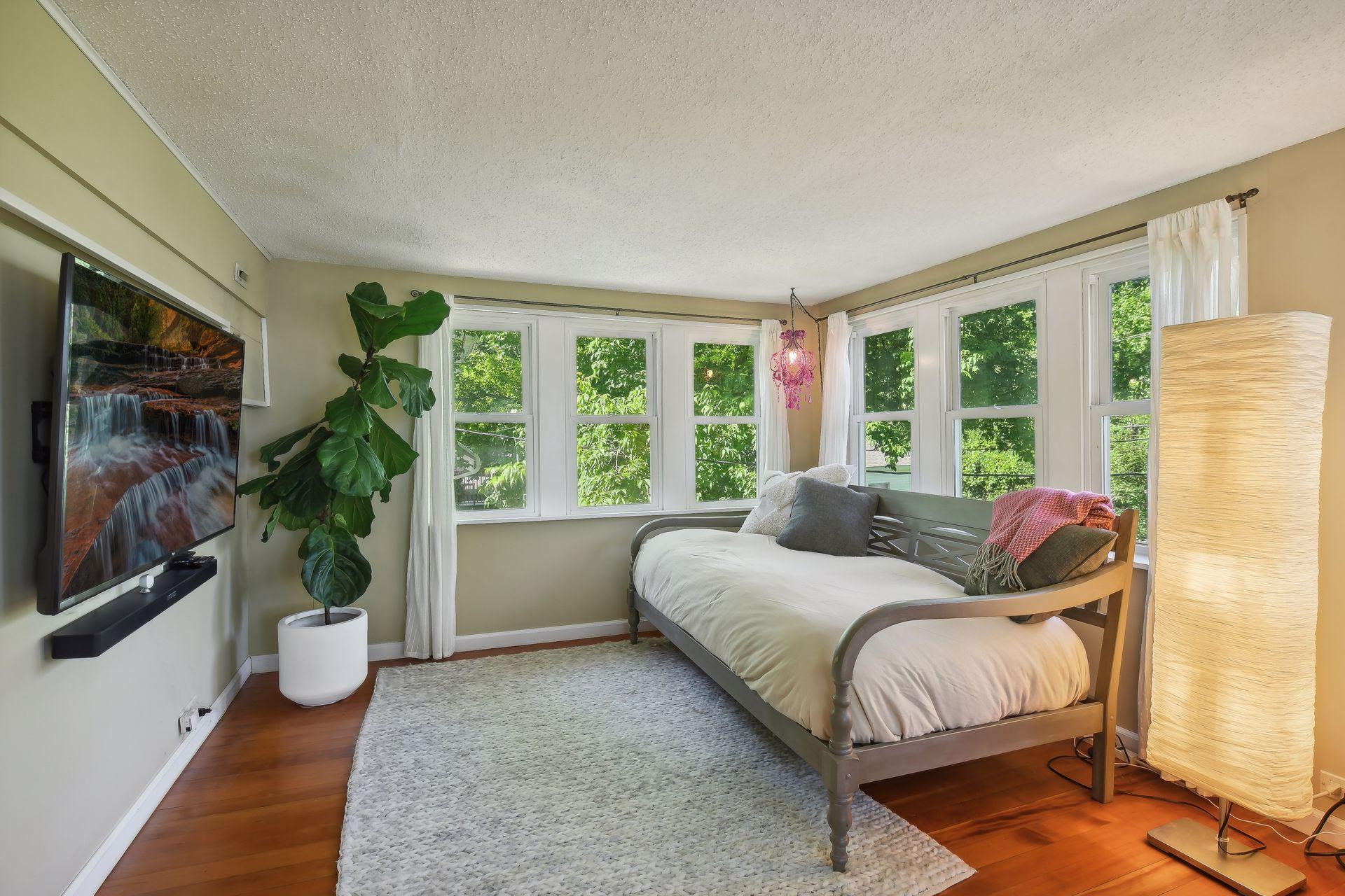 4032 Xenwood Avenue S