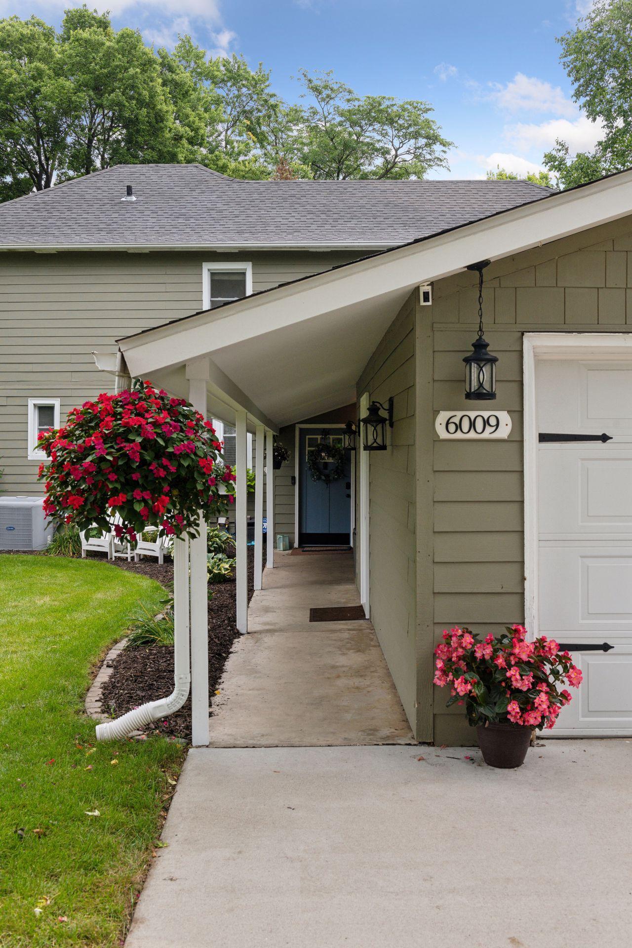 6009 Abbott Avenue S