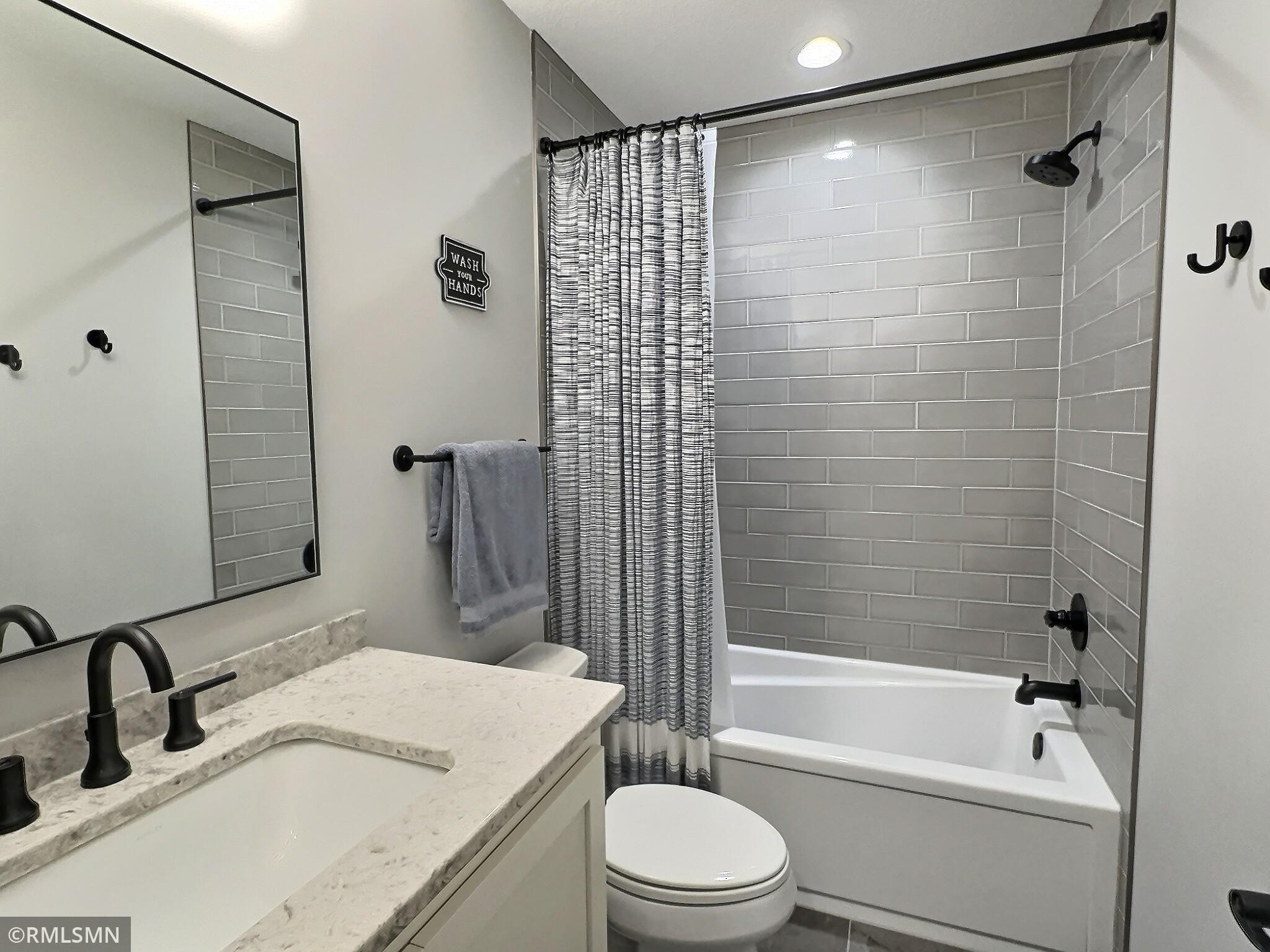 7083 Pilger Avenue NW