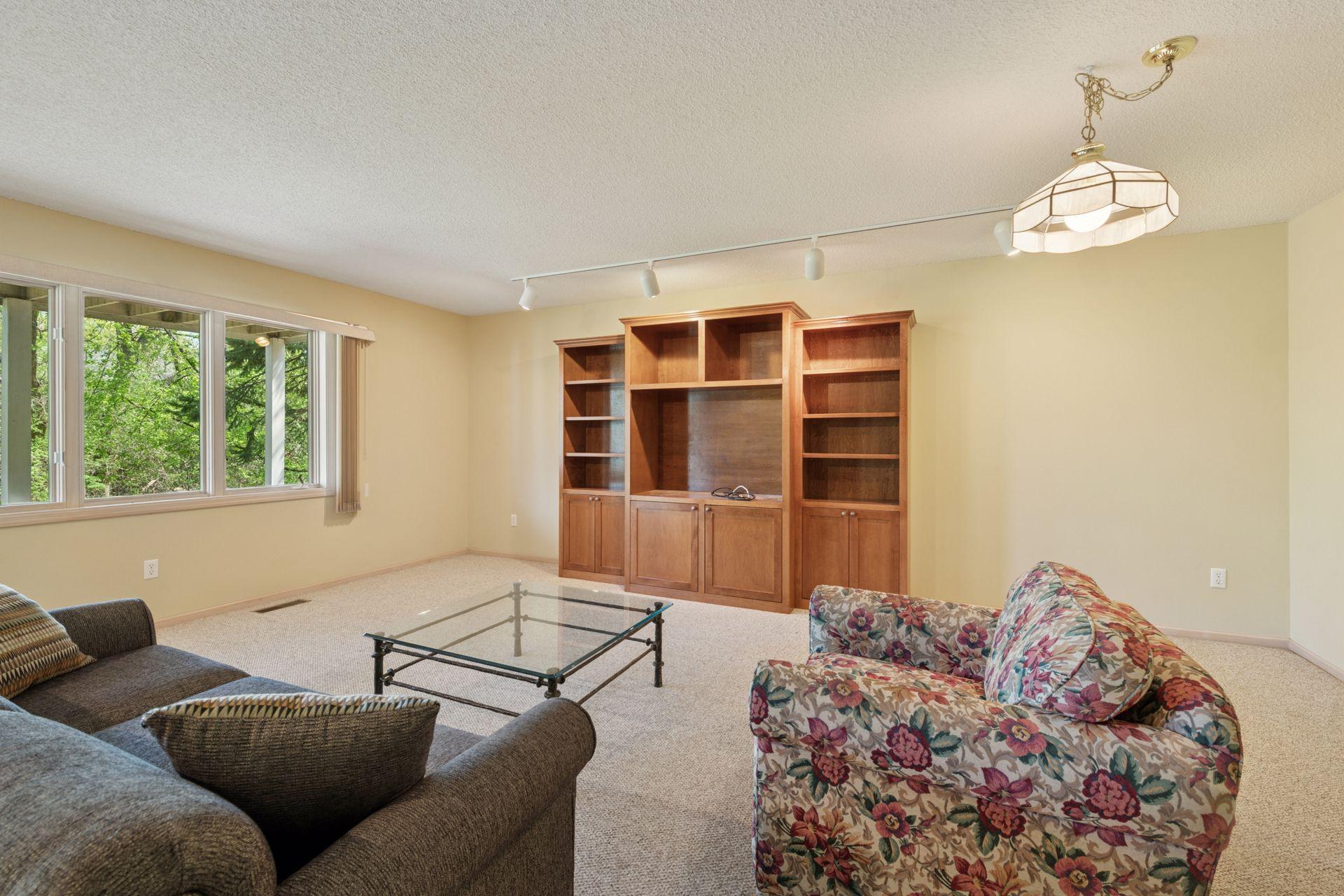 8215 Creekside Circle