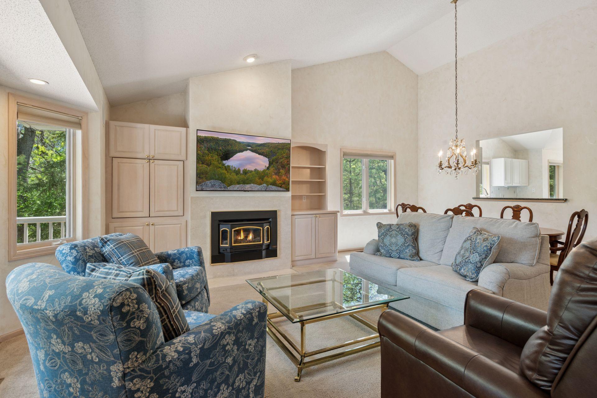 8215 Creekside Circle