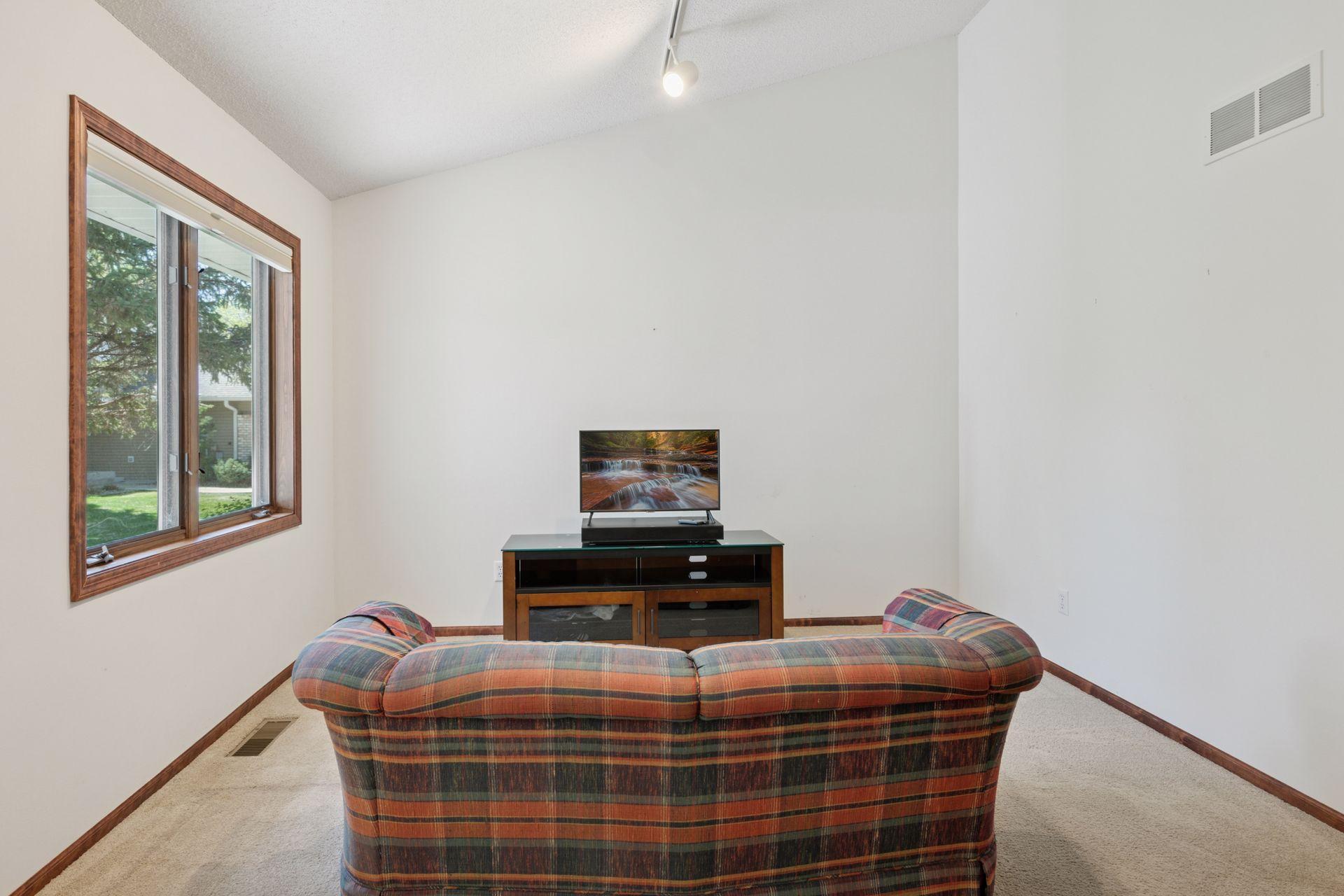 8215 Creekside Circle