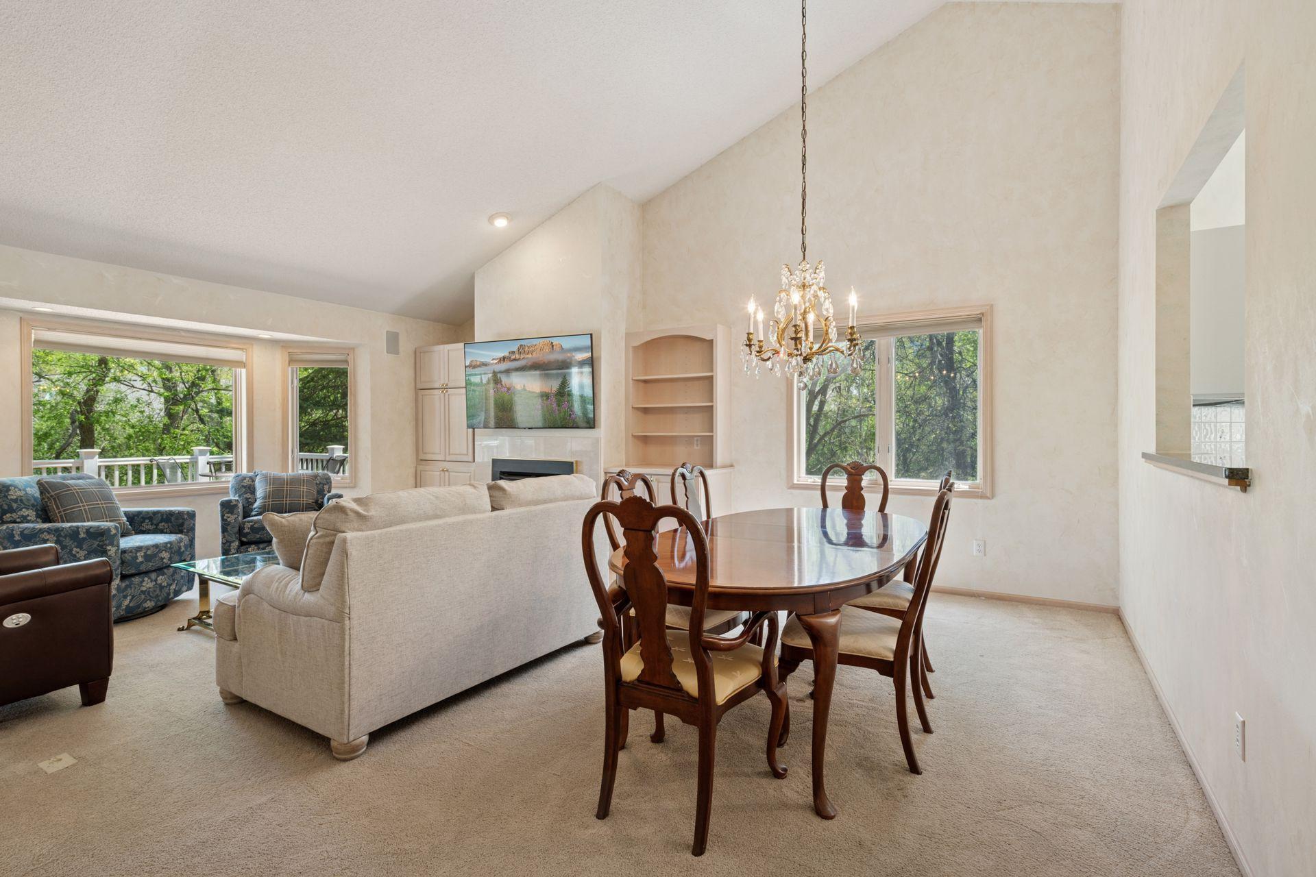 8215 Creekside Circle