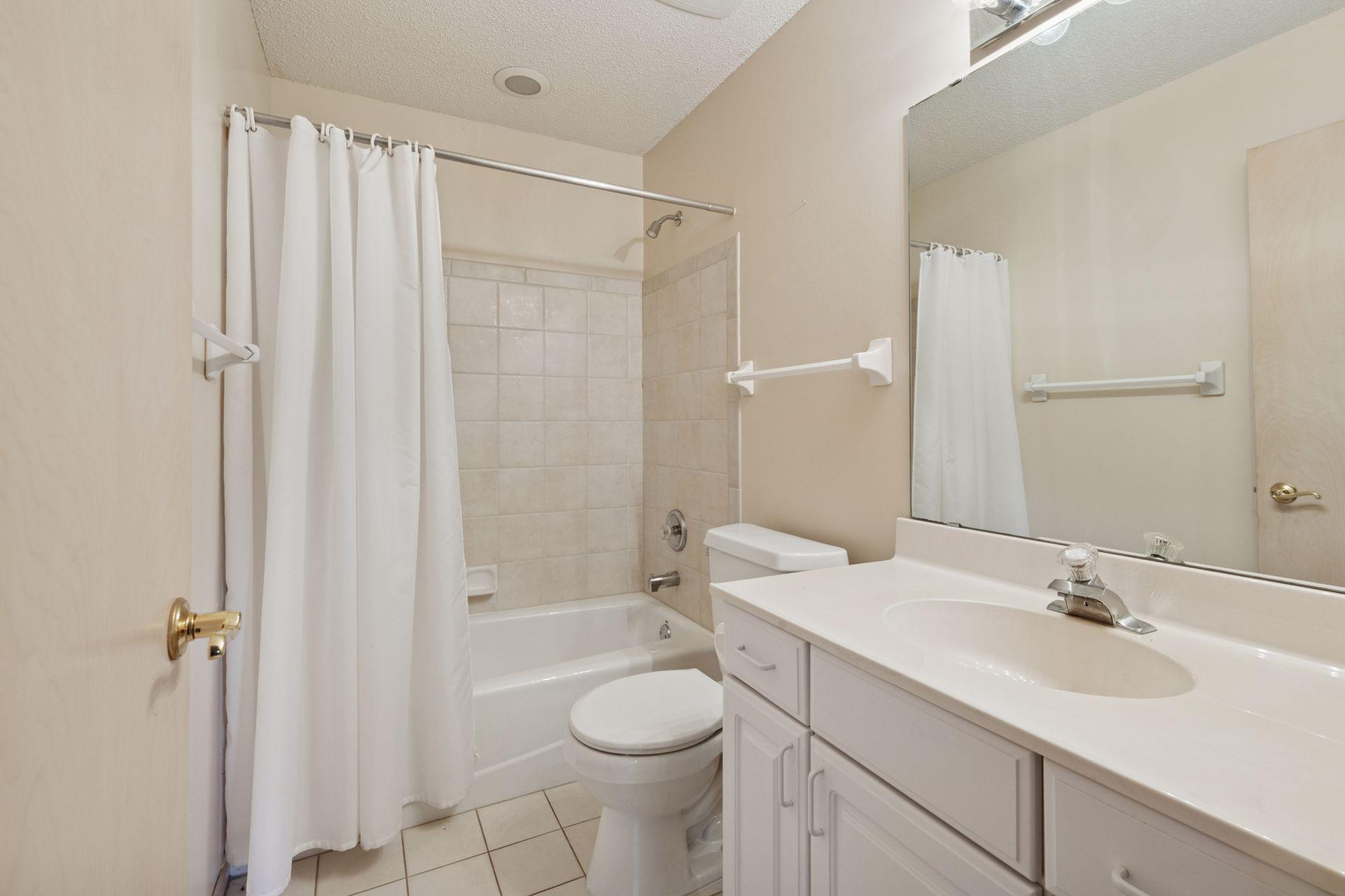 8215 Creekside Circle