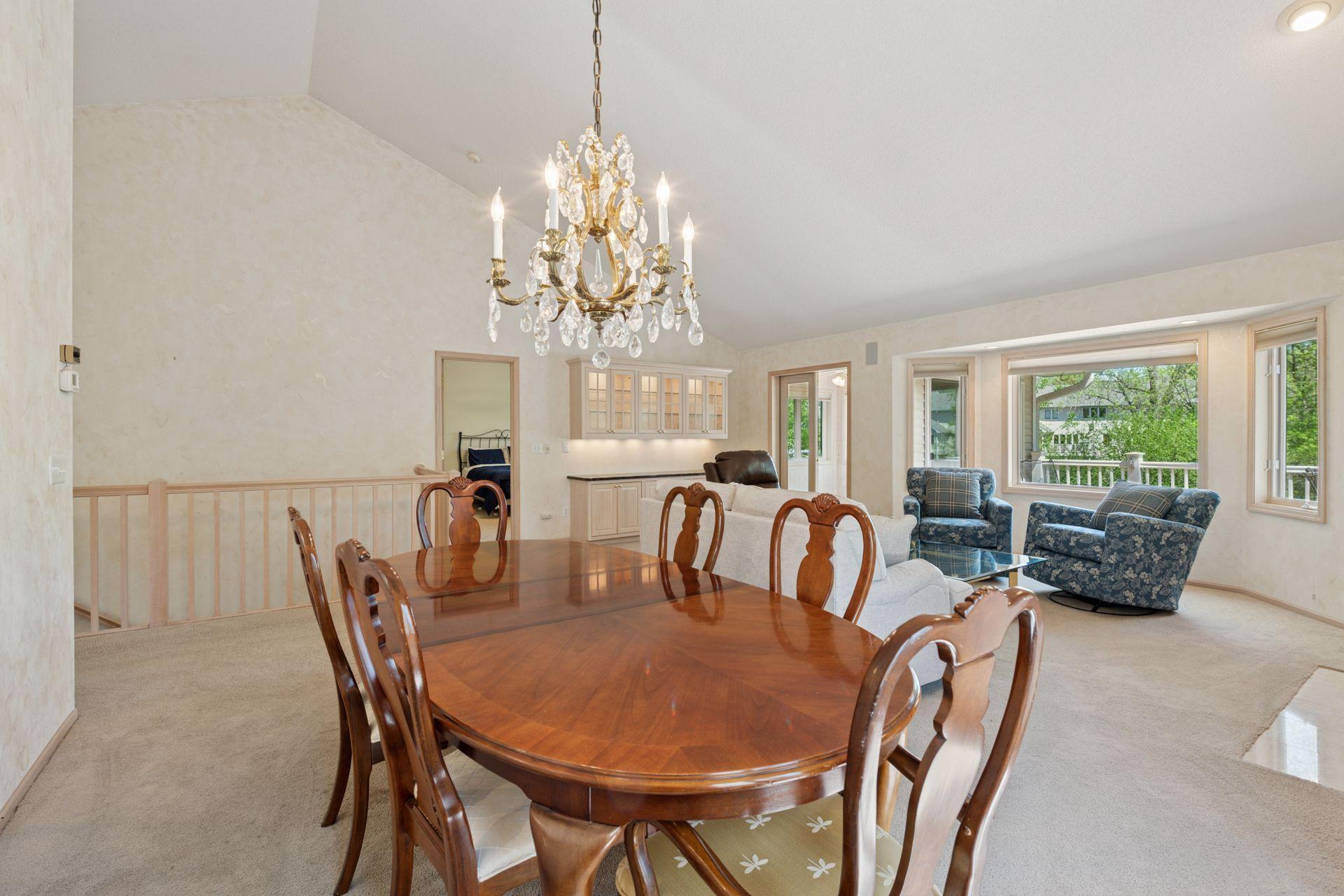 8215 Creekside Circle