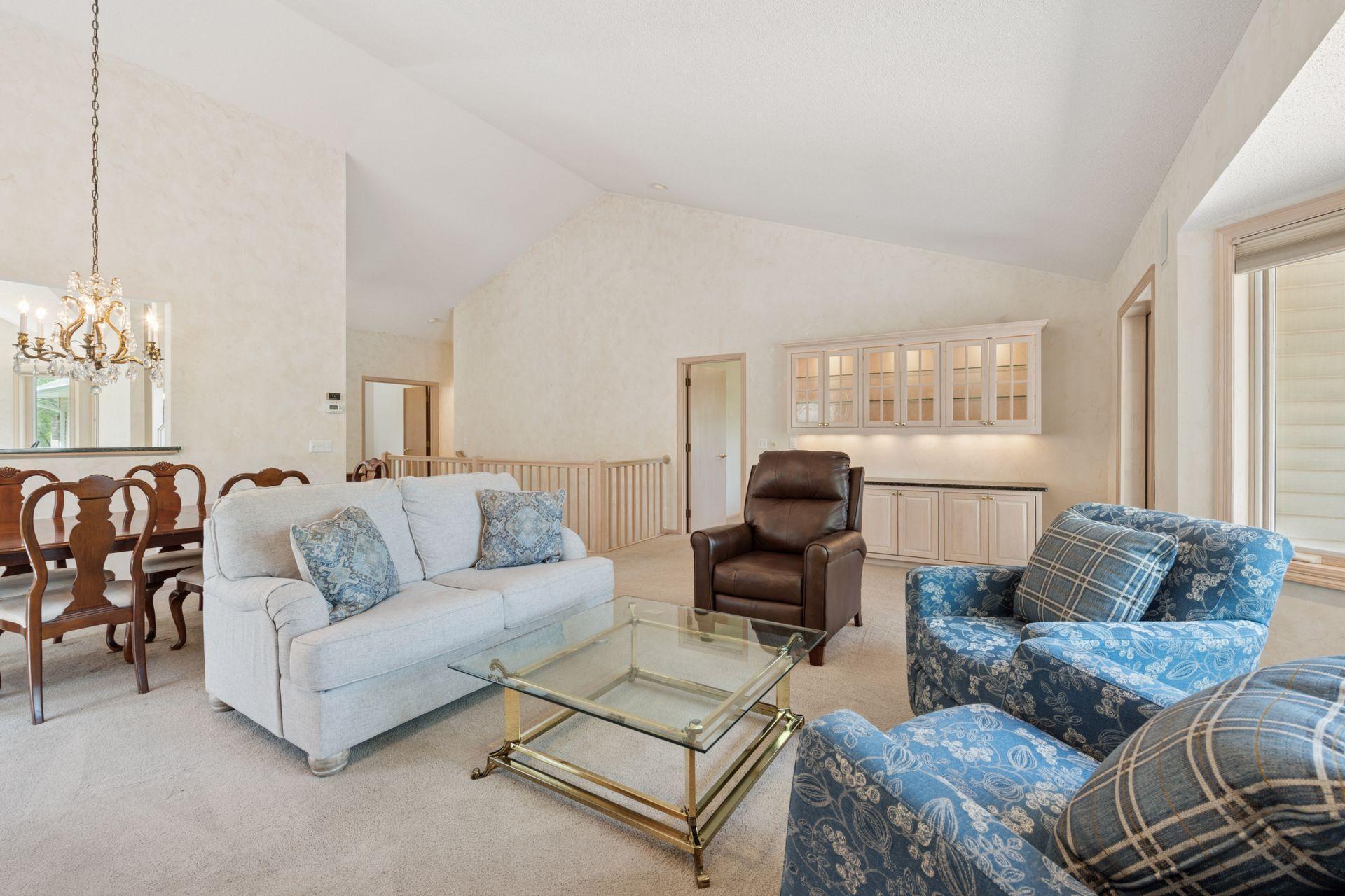 8215 Creekside Circle