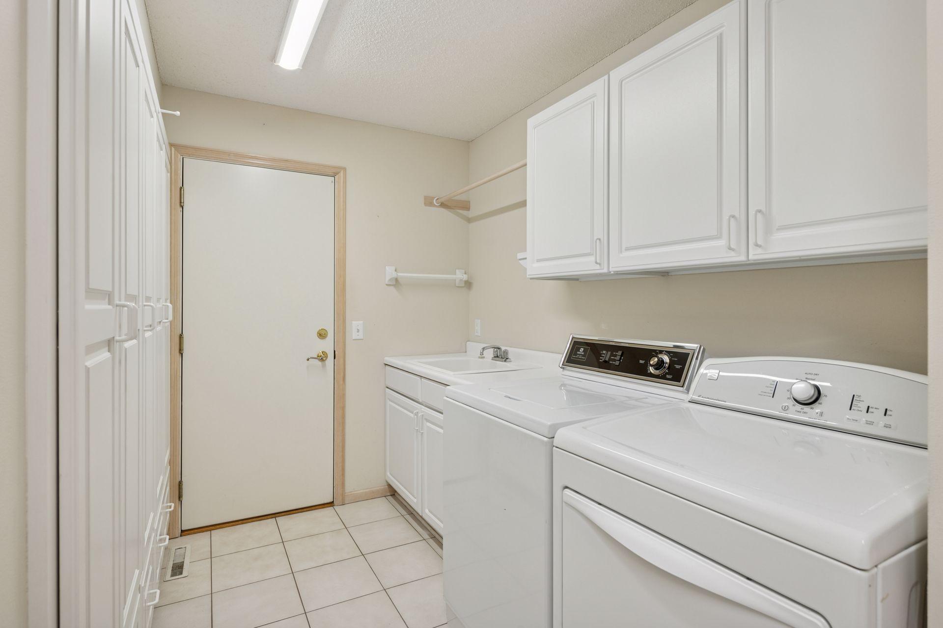 8215 Creekside Circle