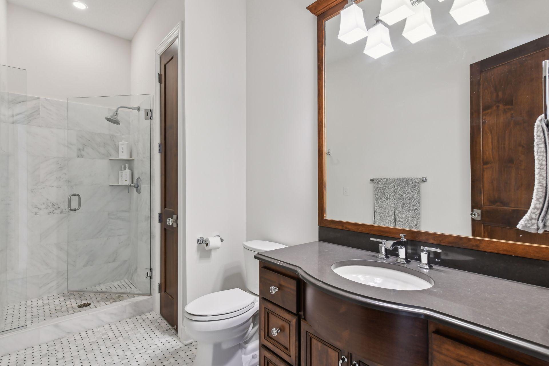 875 Lake Street N Unit: 404