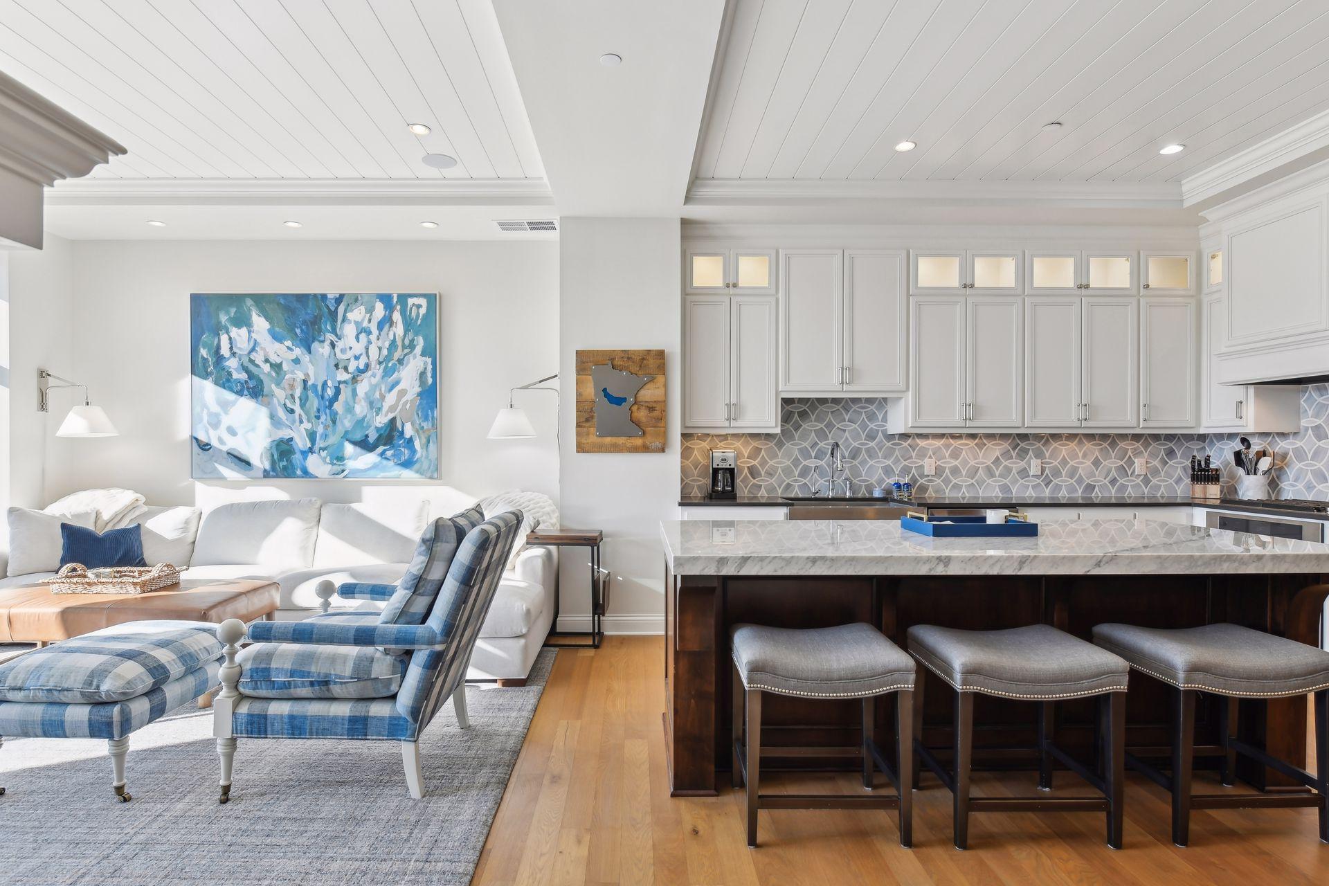 875 Lake Street N Unit: 404