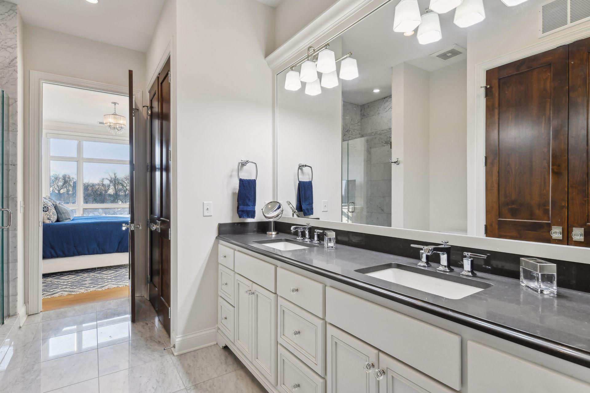 875 Lake Street N Unit: 404