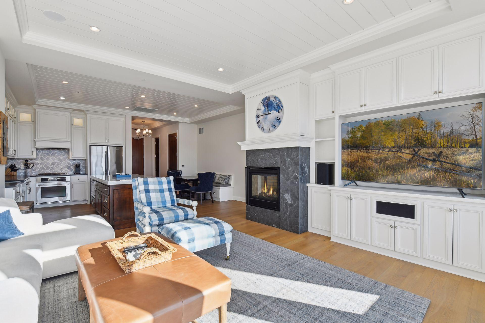 875 Lake Street N Unit: 404