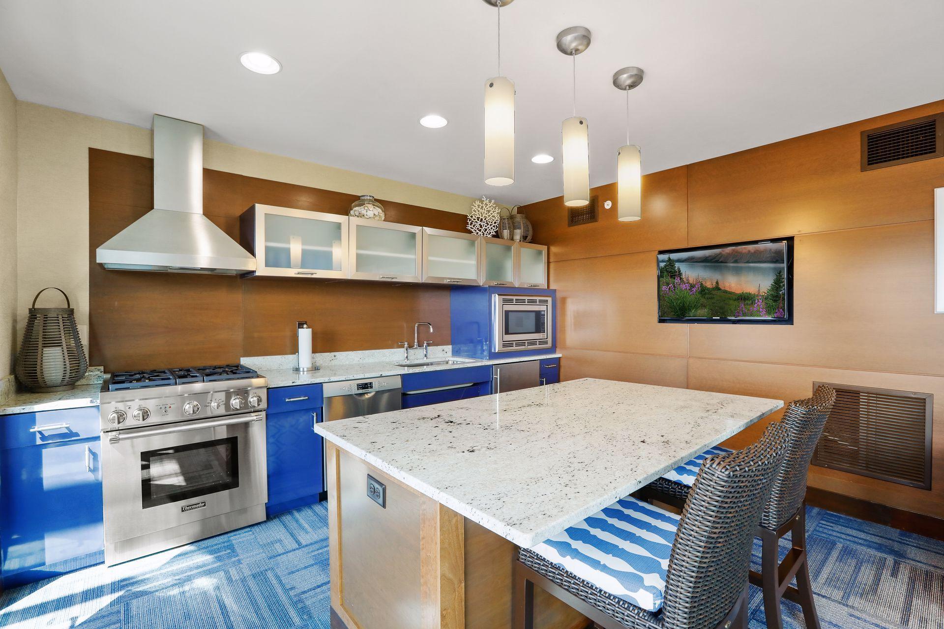 875 Lake Street N Unit: 404