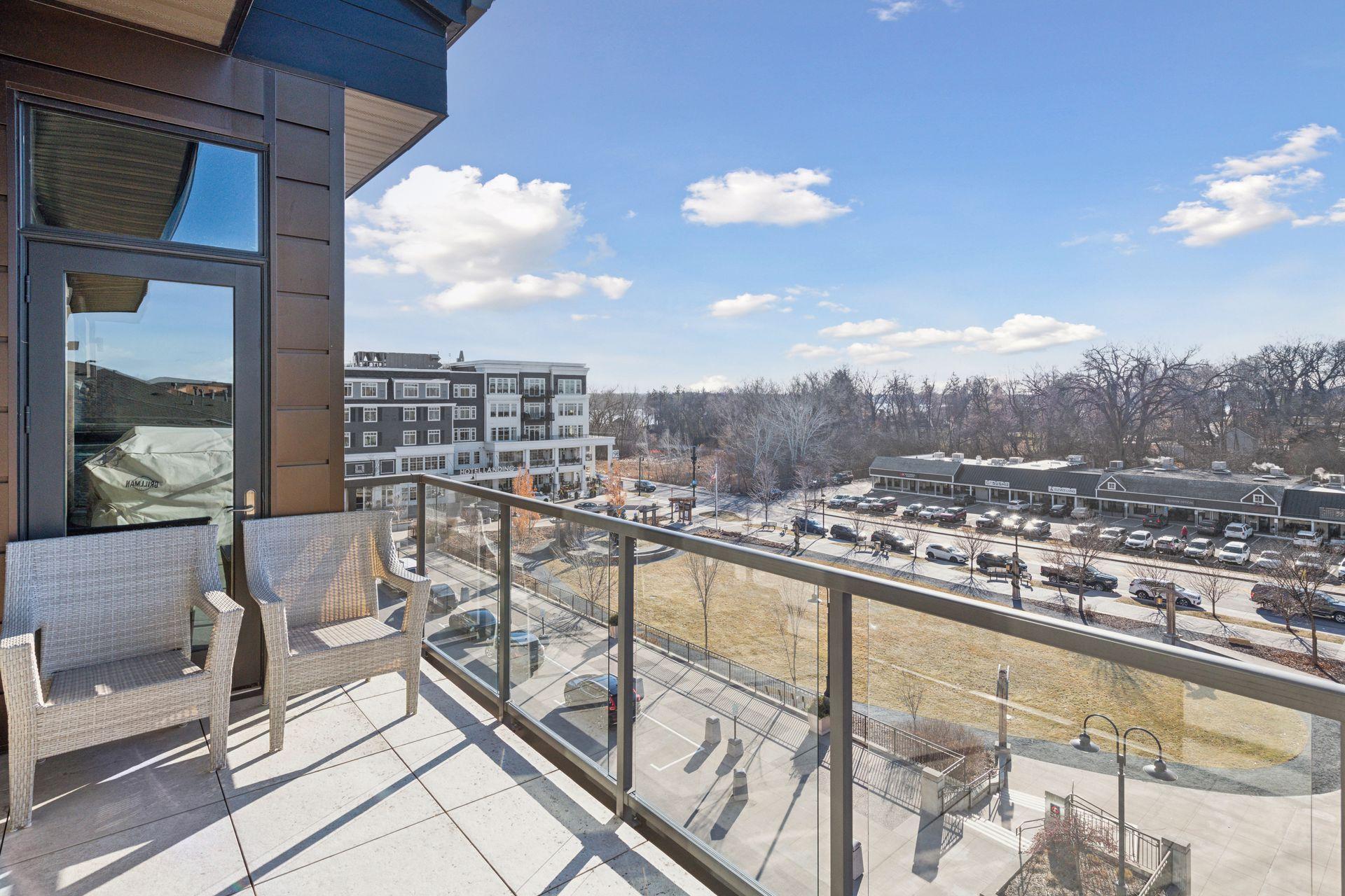 875 Lake Street N Unit: 404