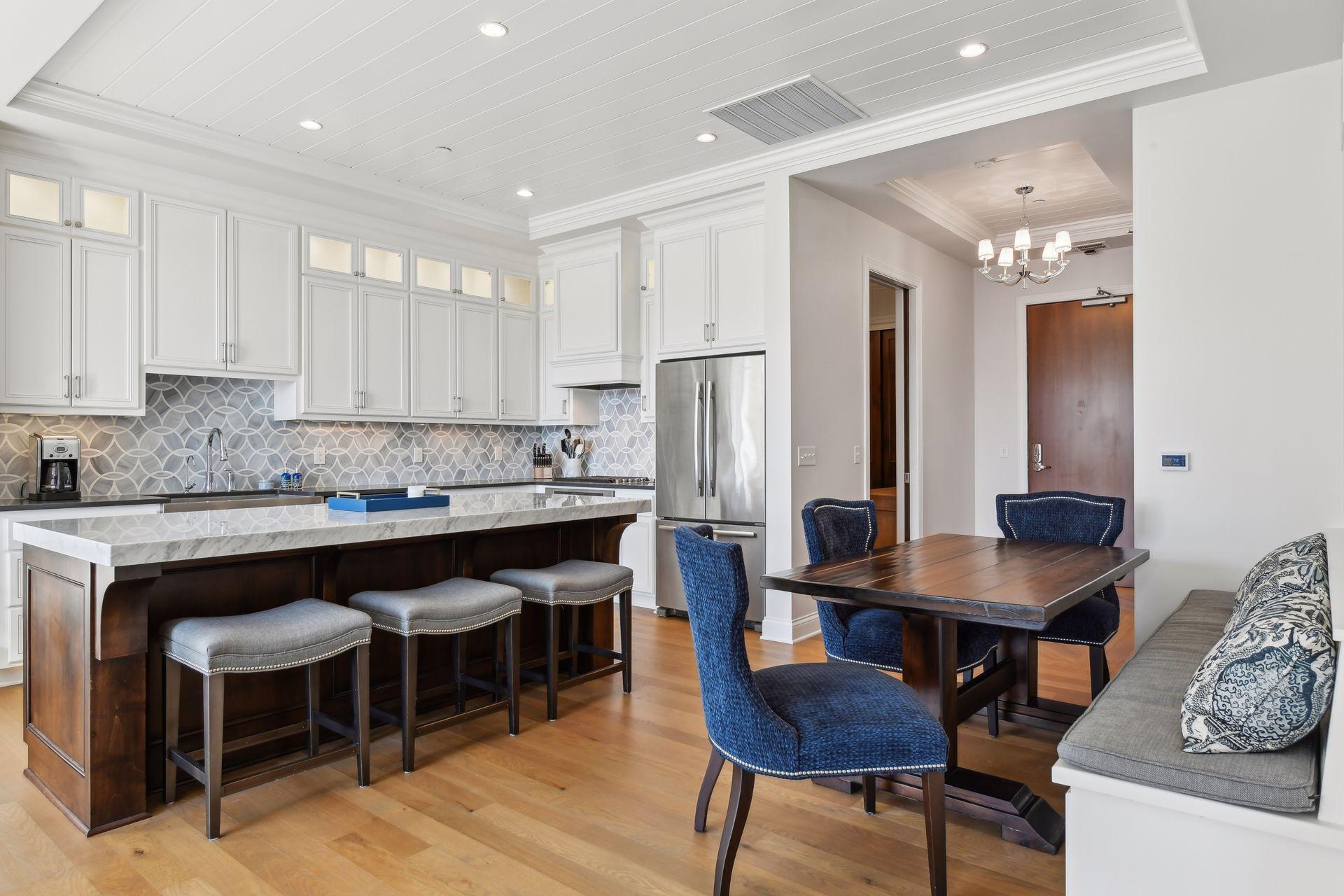 875 Lake Street N Unit: 404