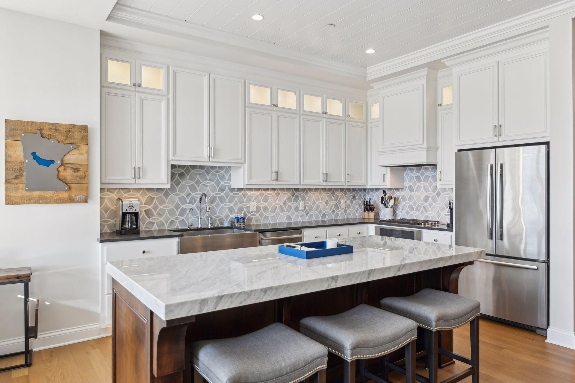 875 Lake Street N Unit: 404