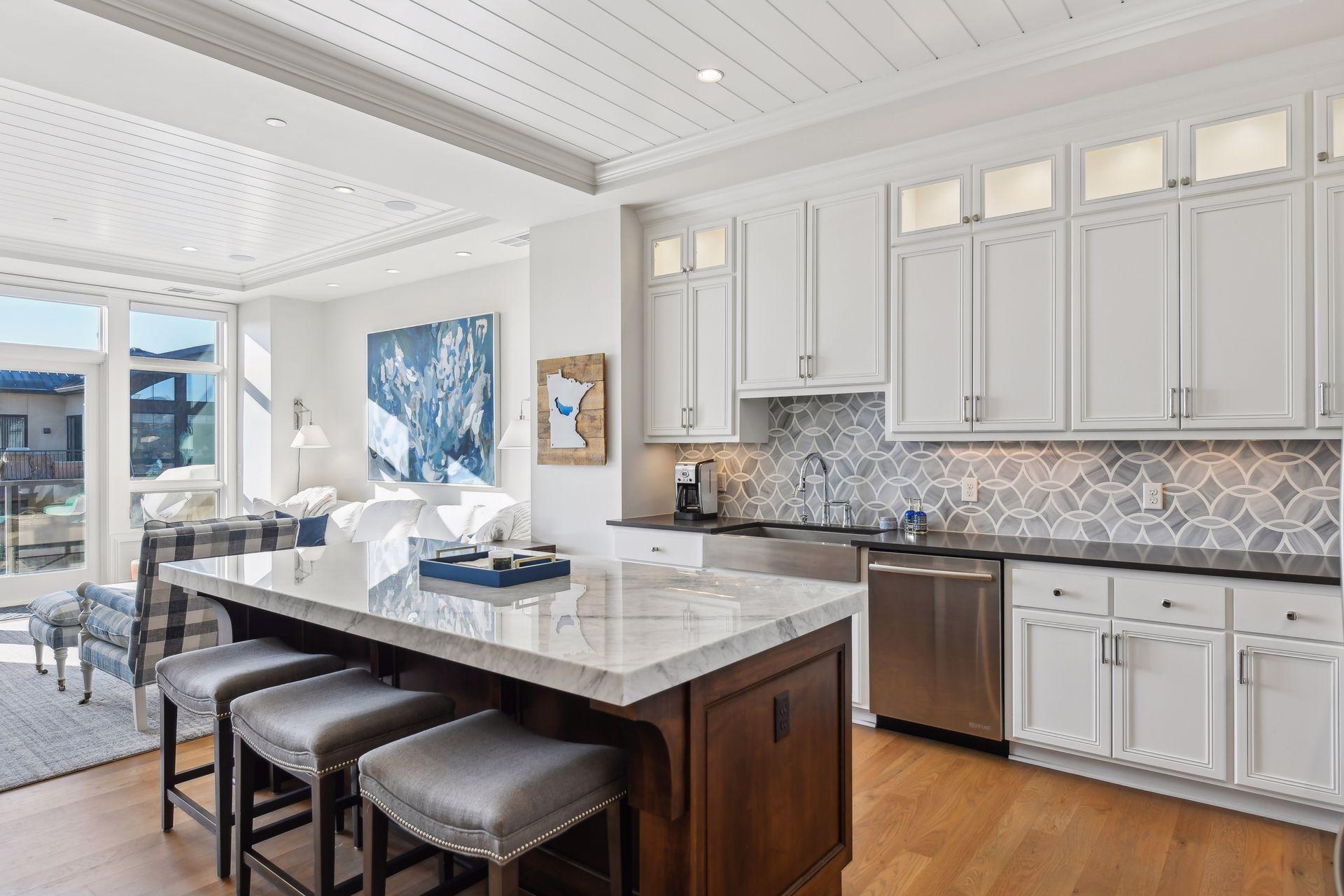 875 Lake Street N Unit: 404