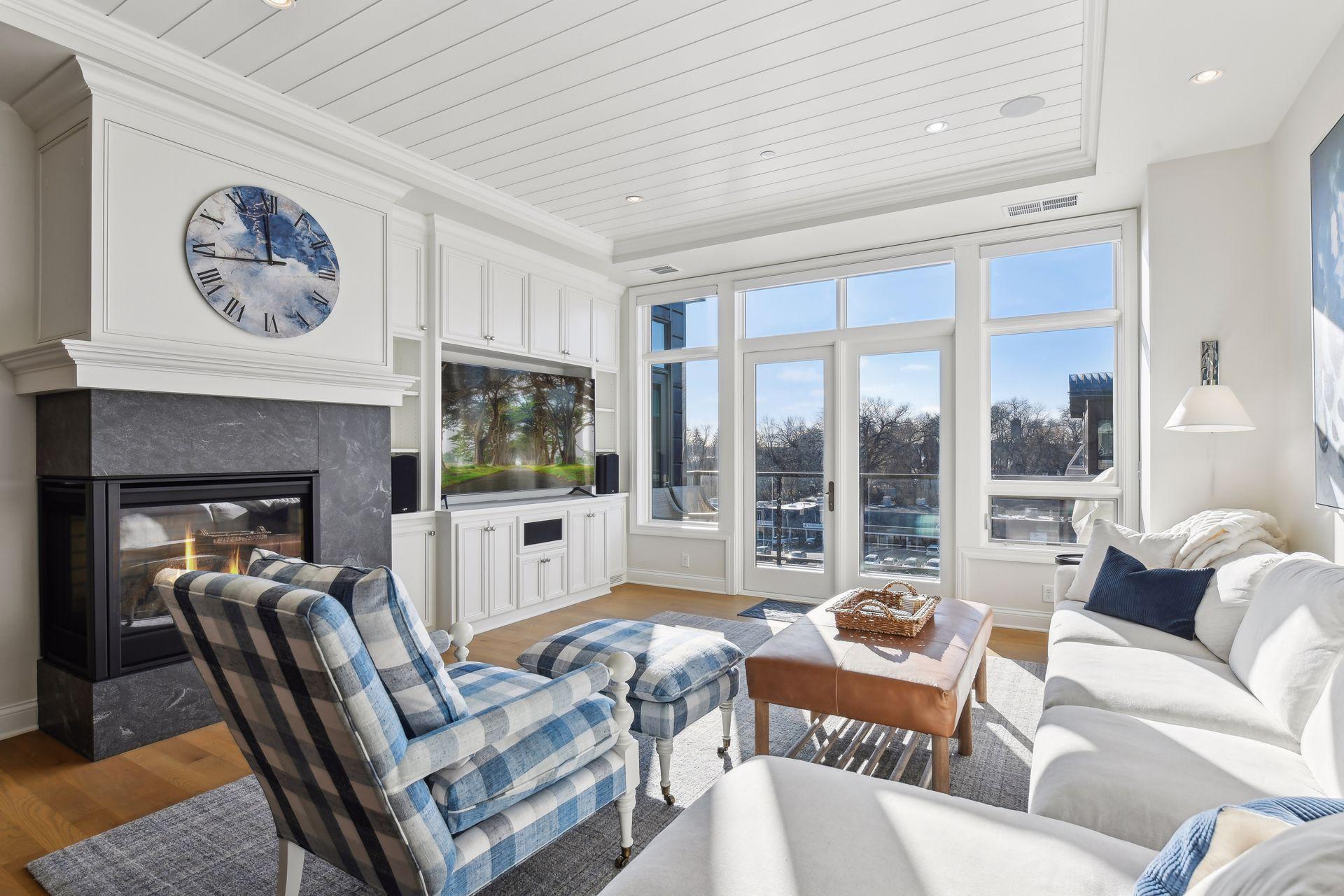 875 Lake Street N Unit: 404