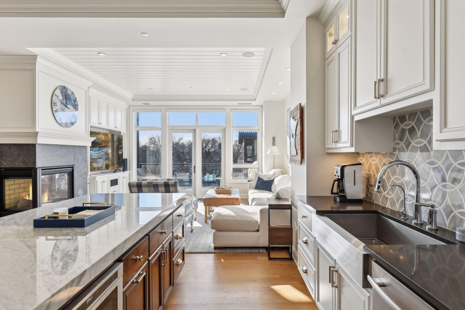 875 Lake Street N Unit: 404