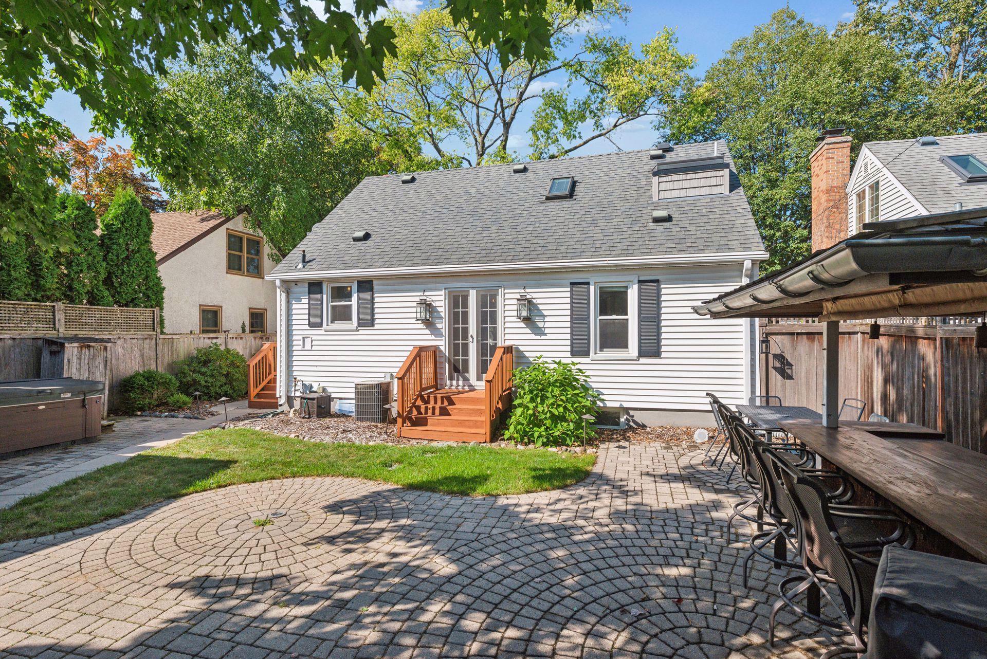 5433 Morgan Avenue S