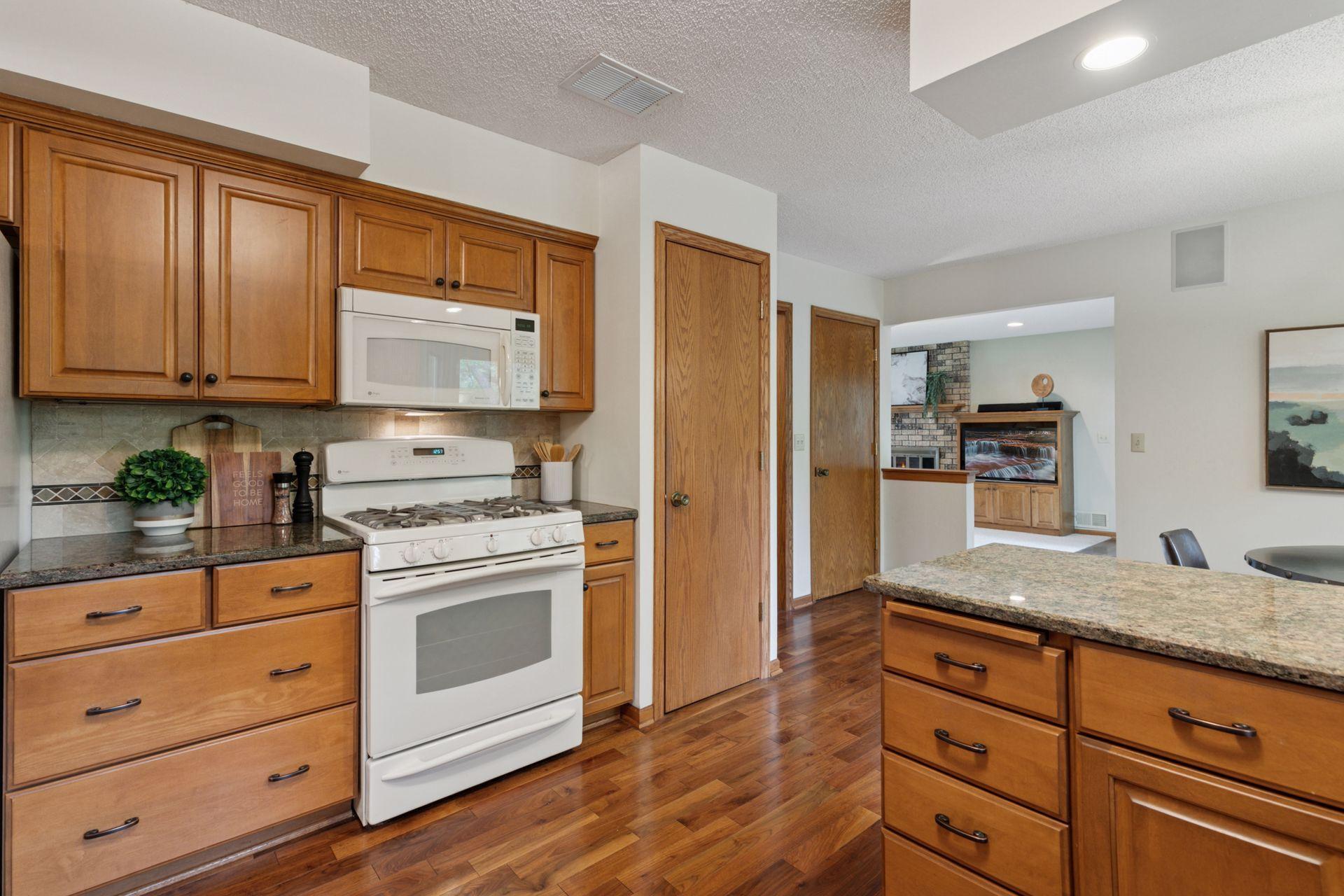 7619 W 85th Street