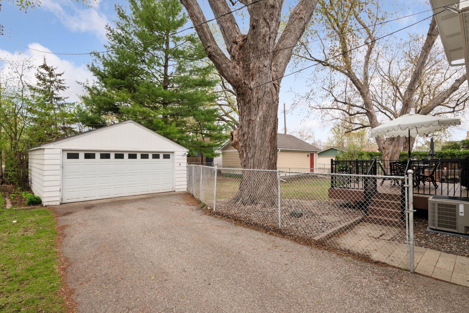 3604 Glenhurst Avenue