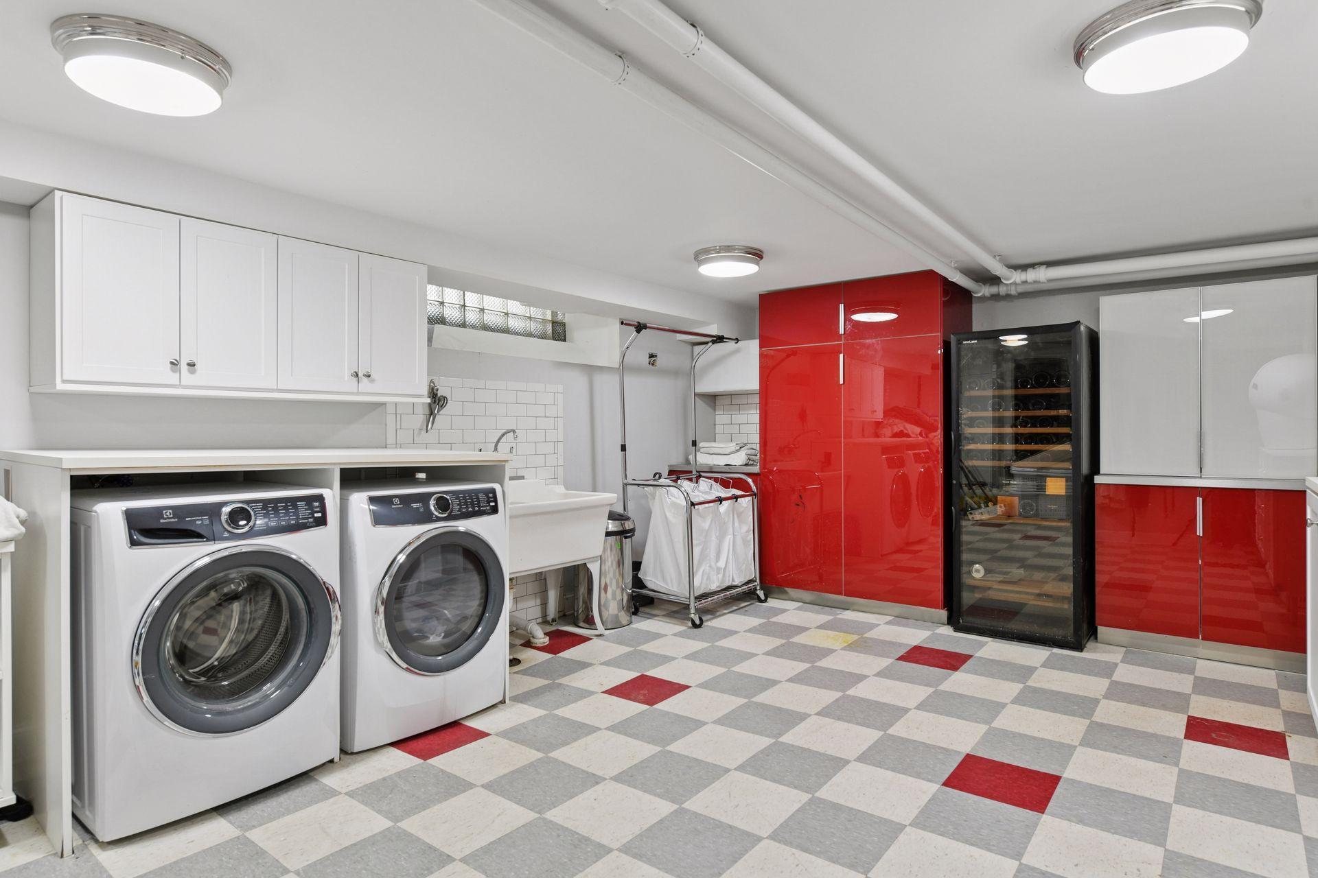 4515 Moorland Avenue