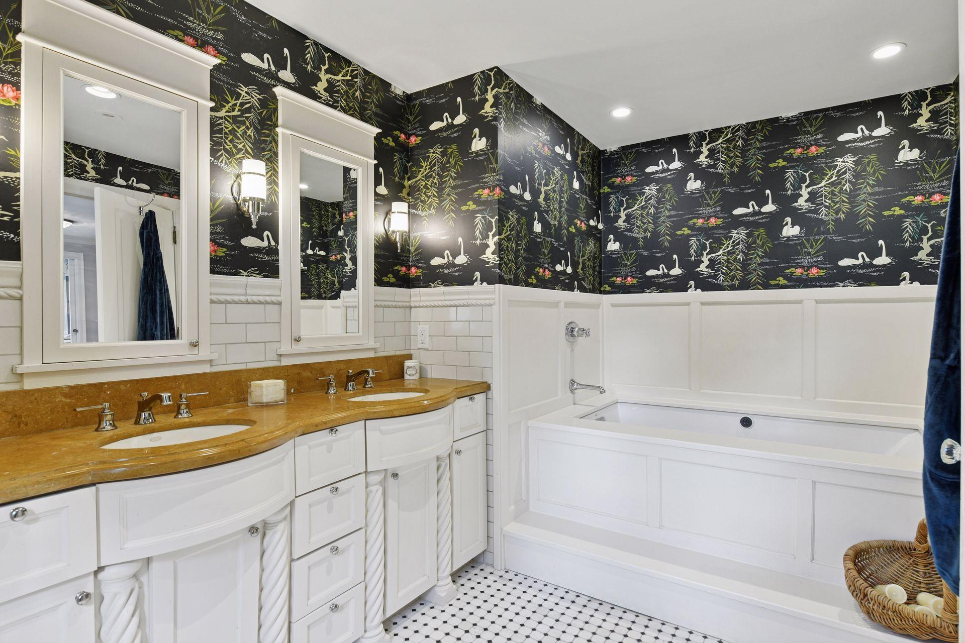 4515 Moorland Avenue