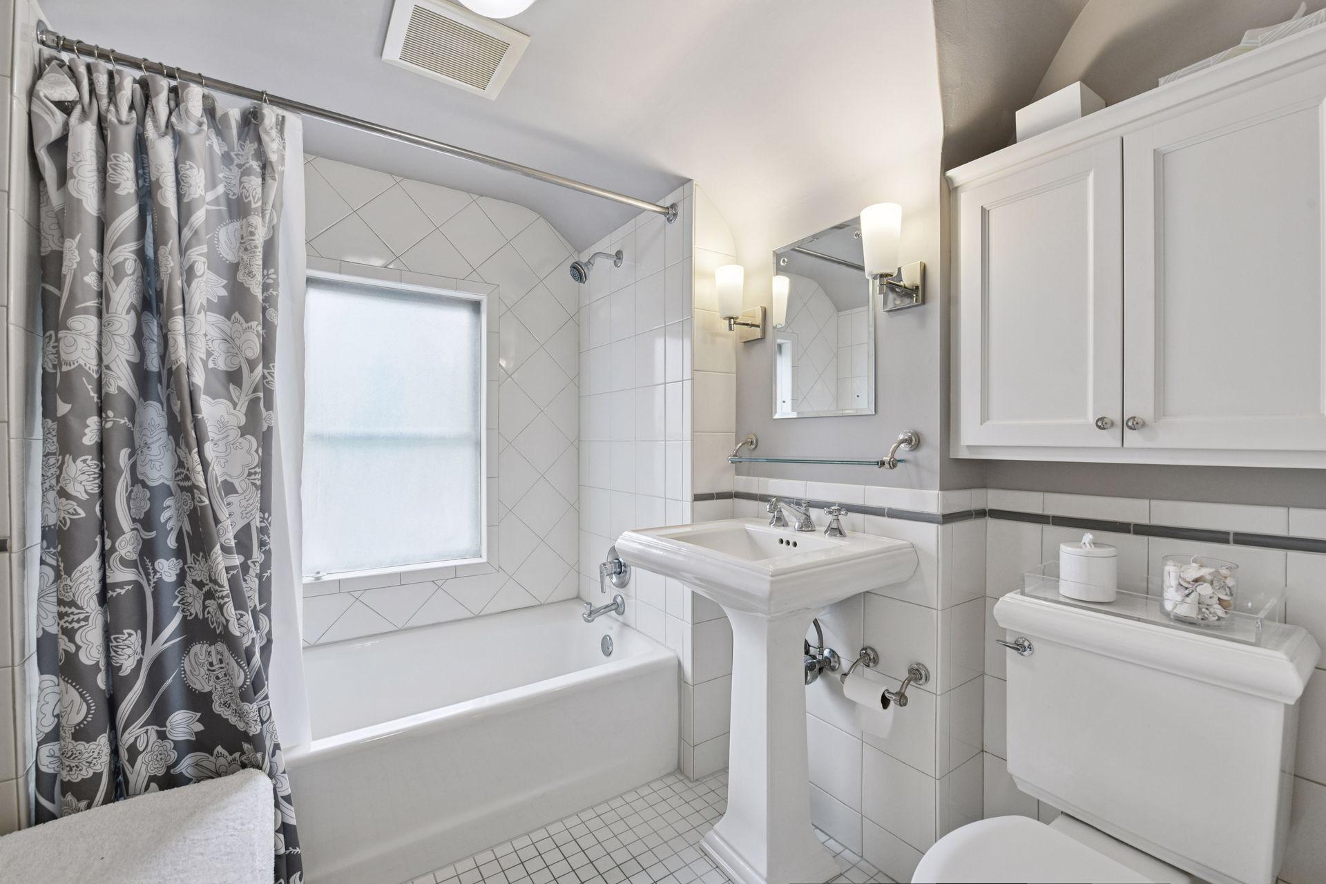 4515 Moorland Avenue