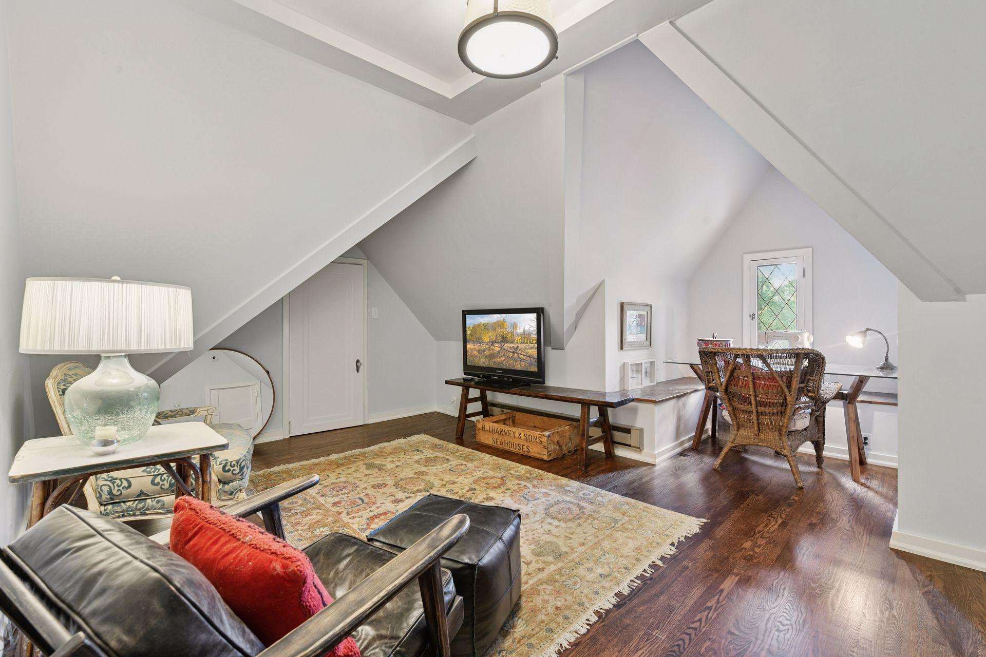 4515 Moorland Avenue