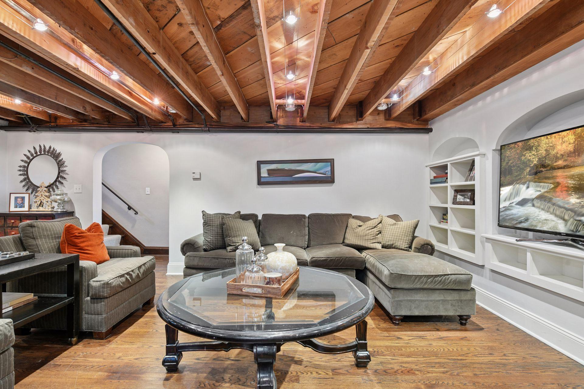 4515 Moorland Avenue