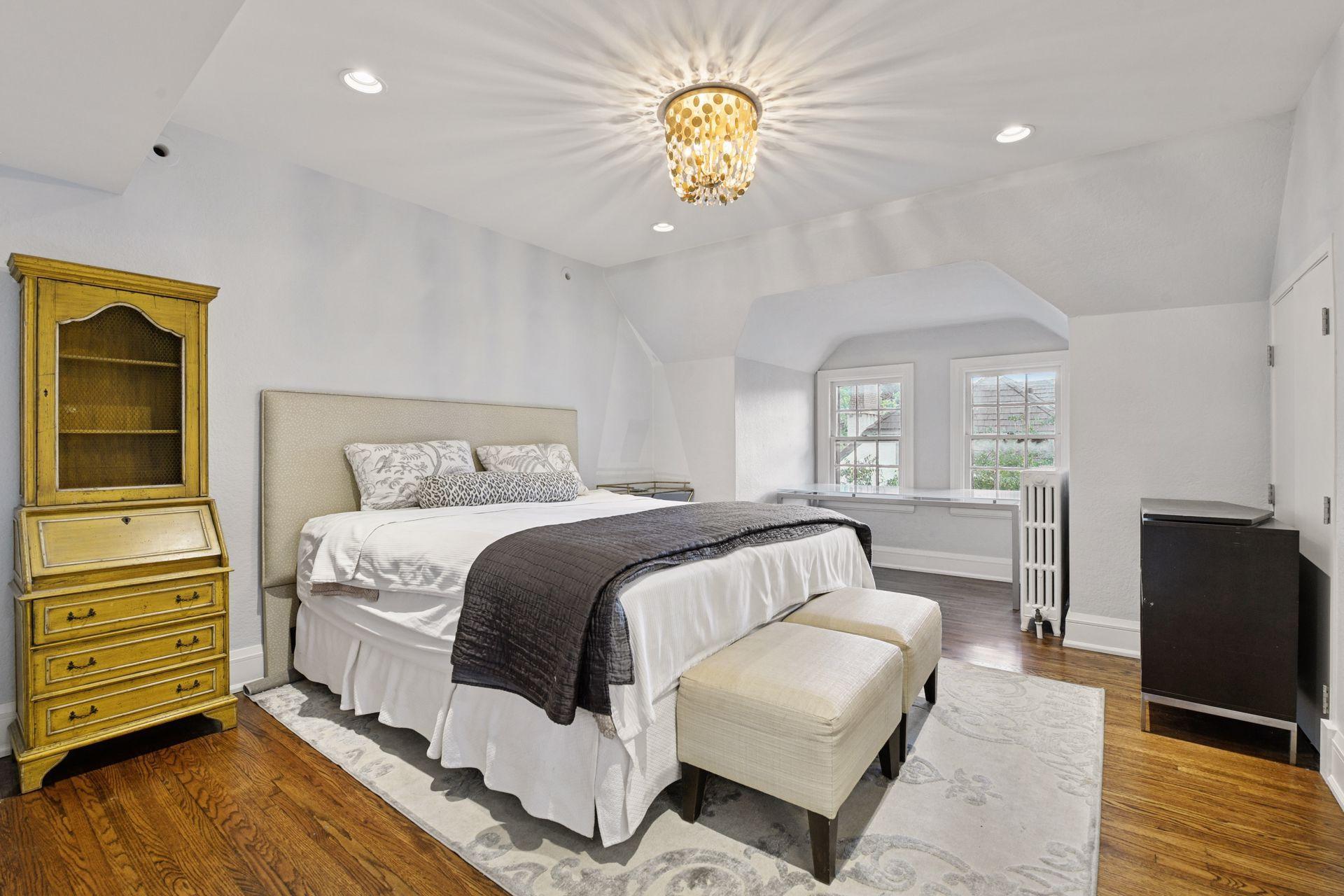 4515 Moorland Avenue