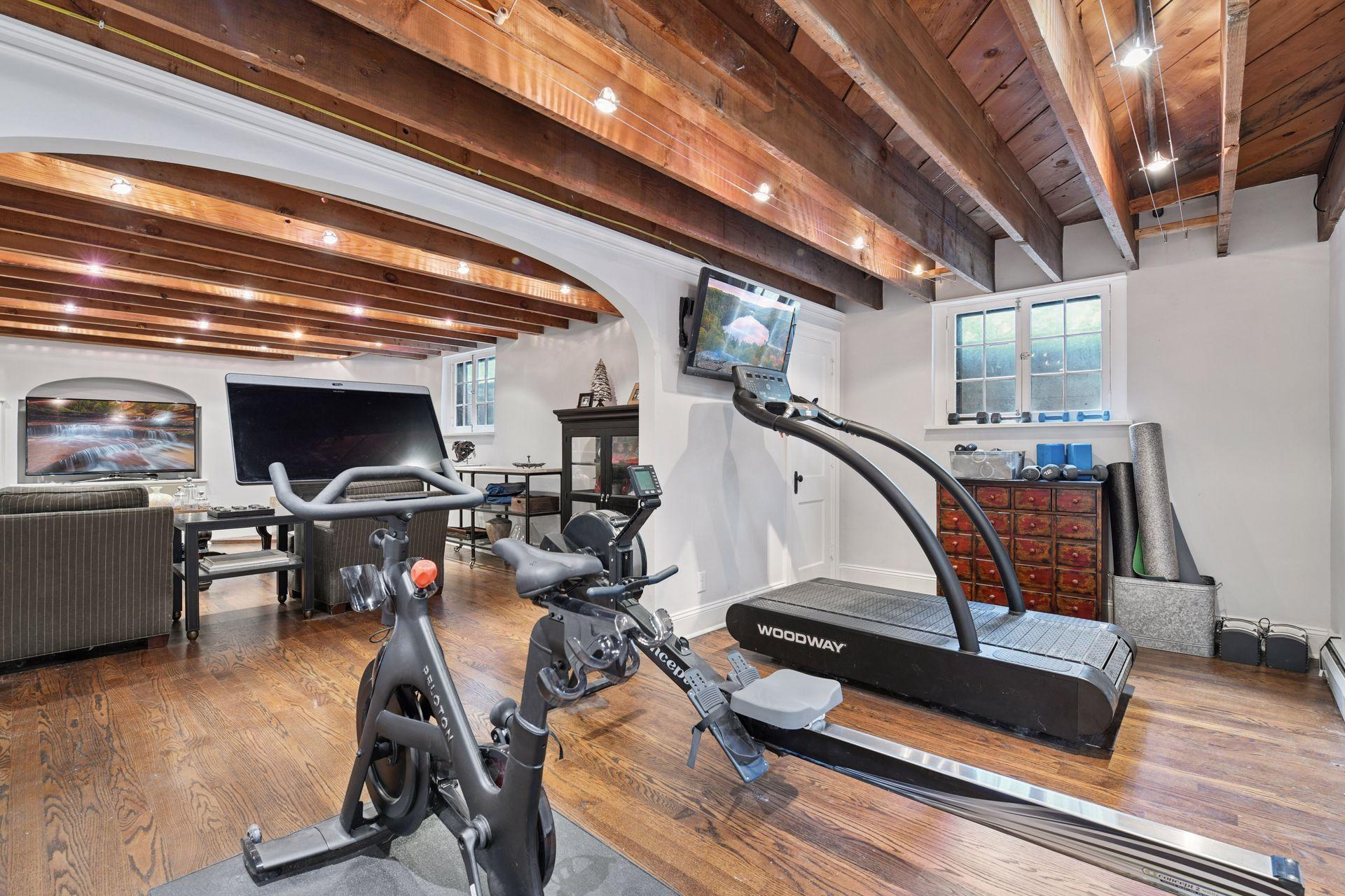 4515 Moorland Avenue