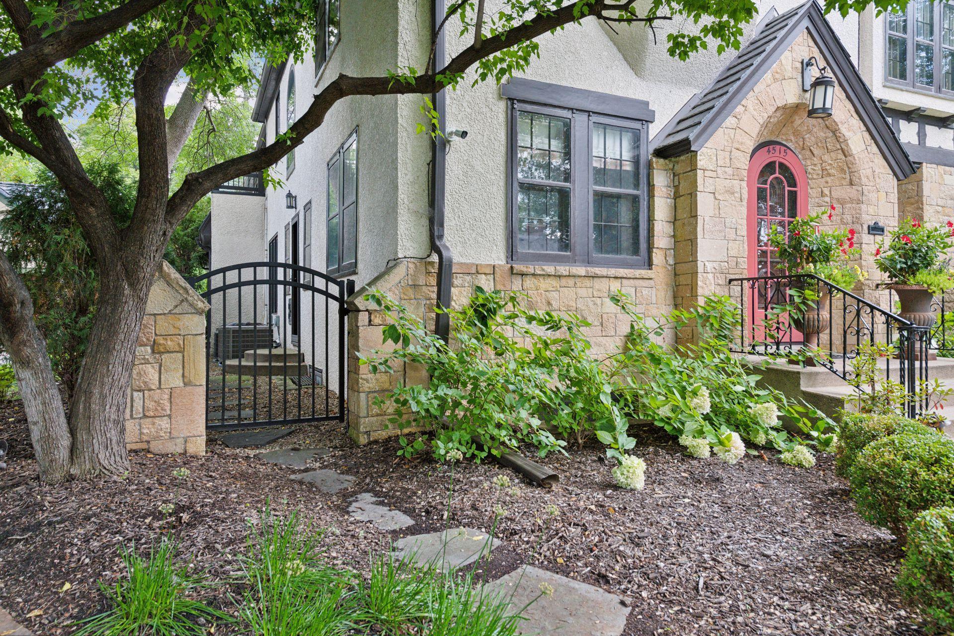 4515 Moorland Avenue