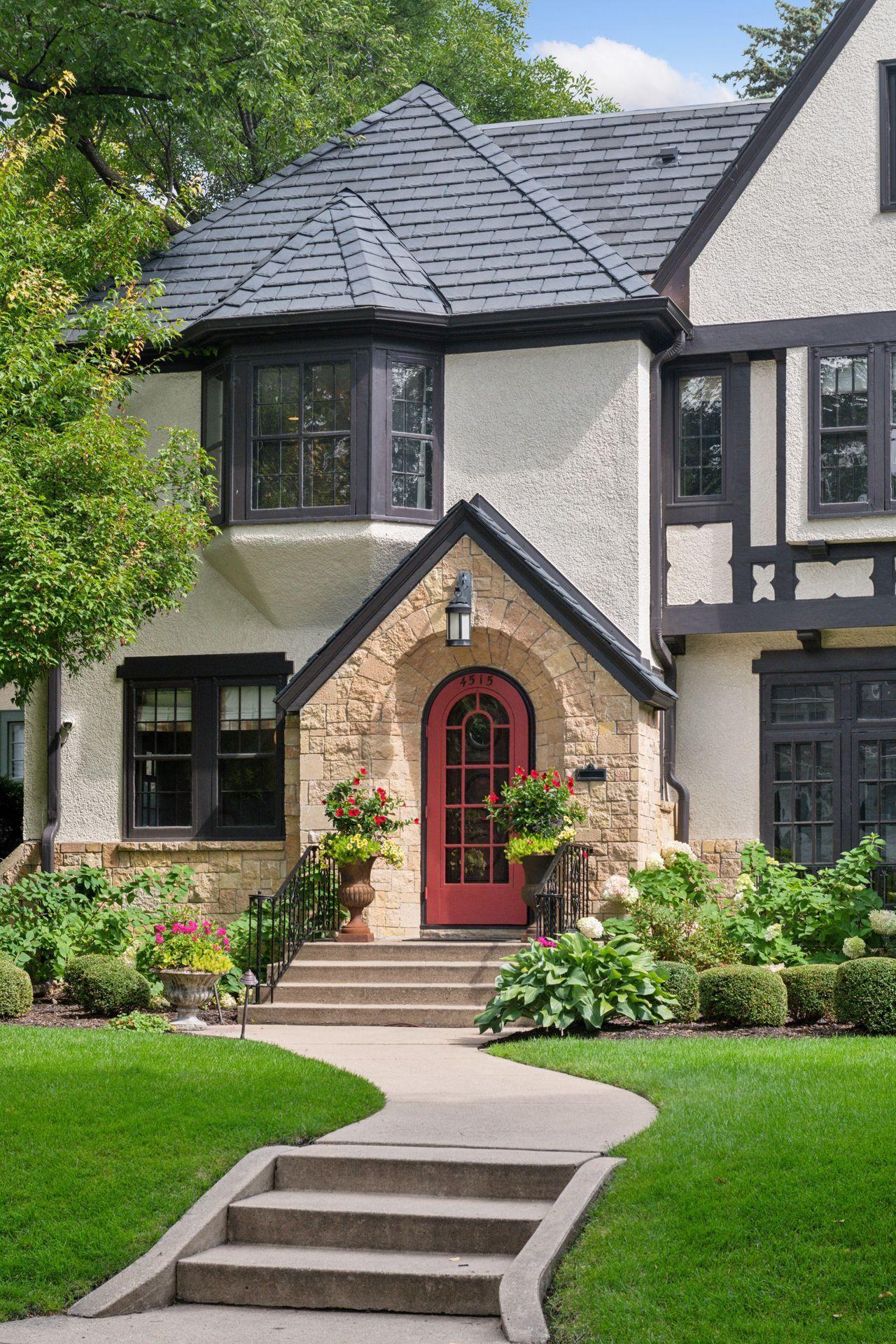 4515 Moorland Avenue