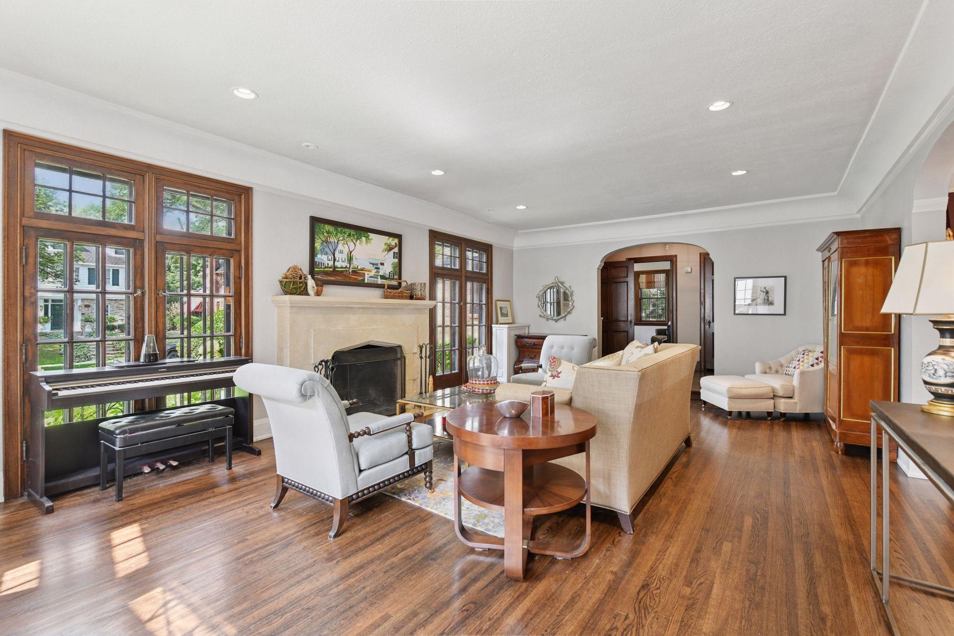 4515 Moorland Avenue