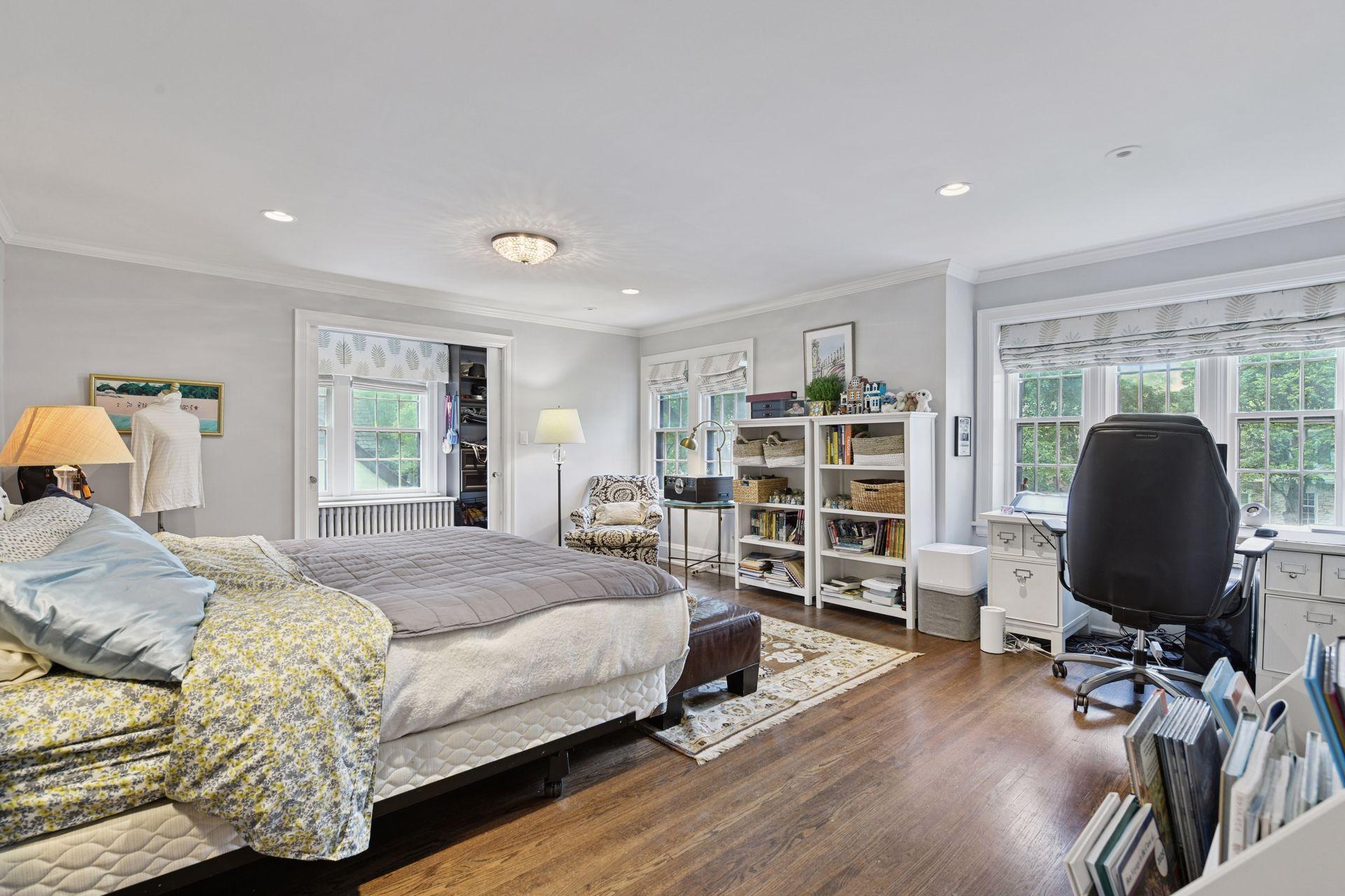 4515 Moorland Avenue