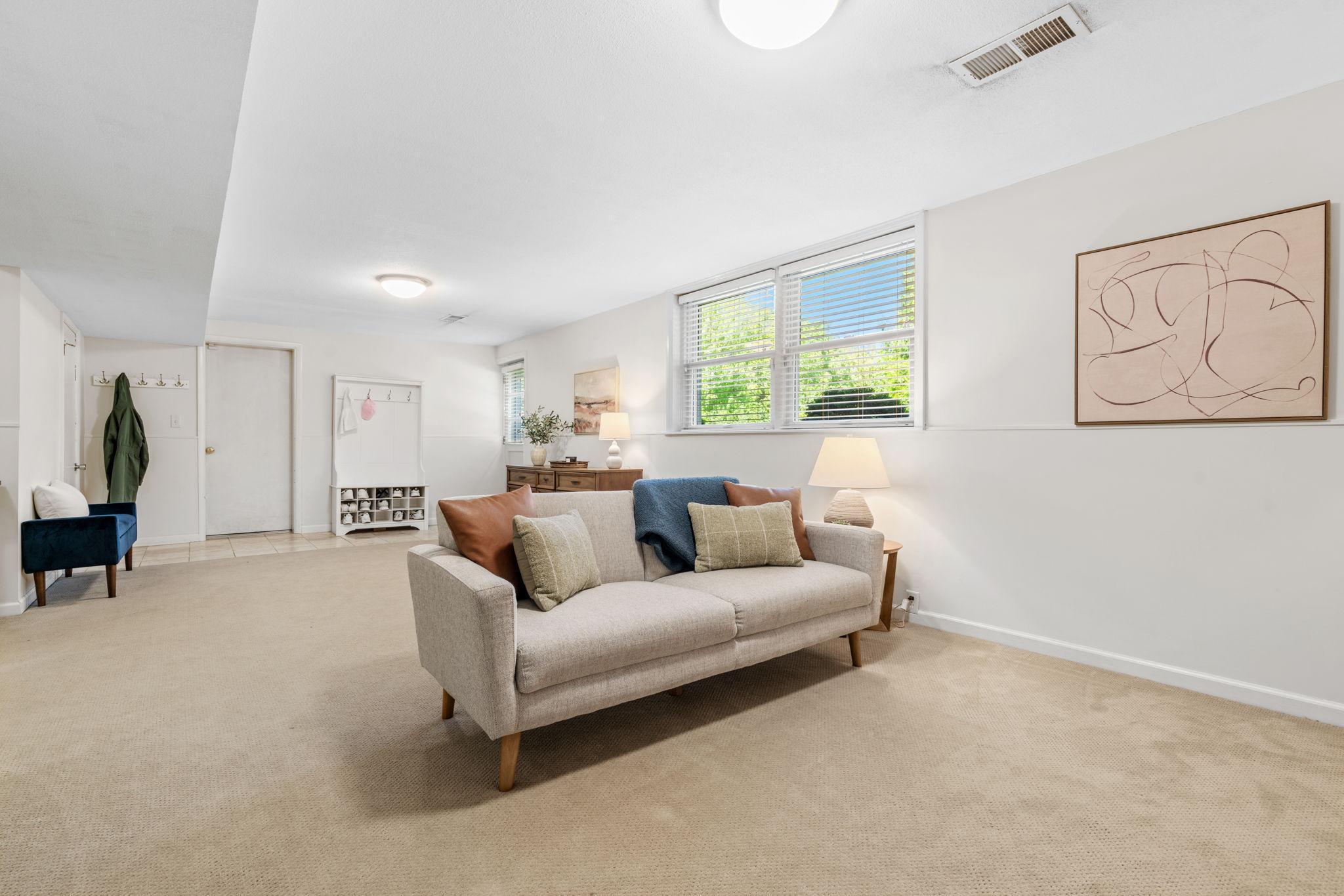 6140 Glenwood Avenue