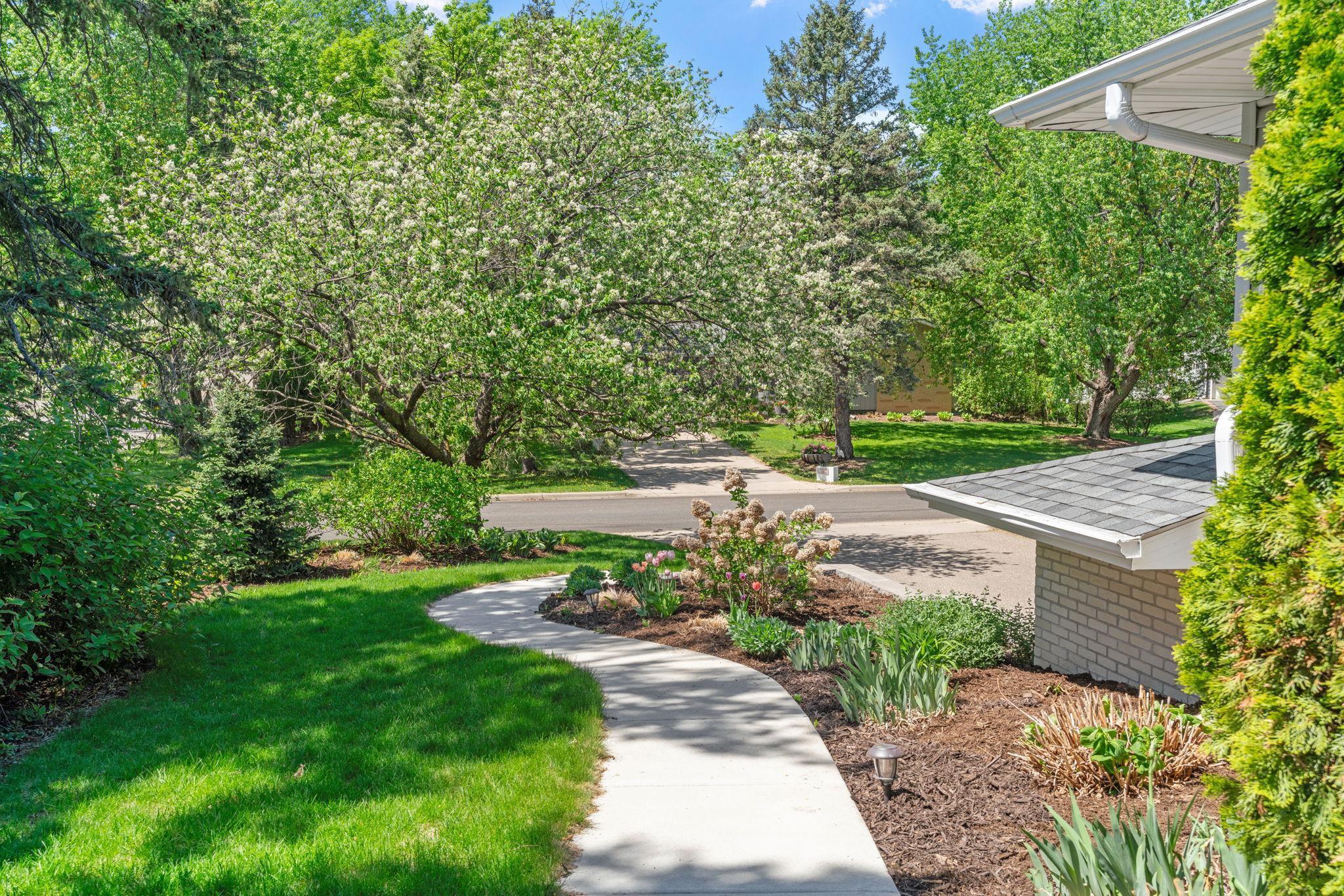 6140 Glenwood Avenue