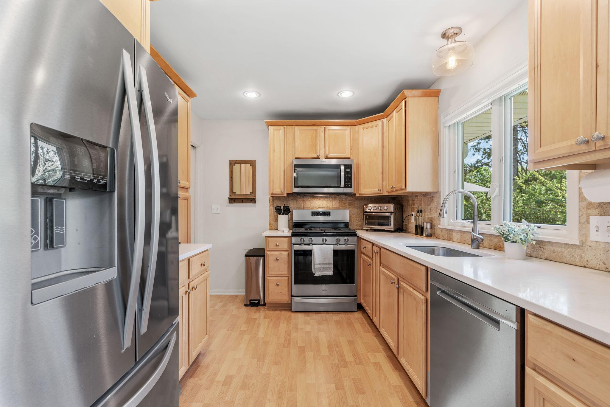 6140 Glenwood Avenue