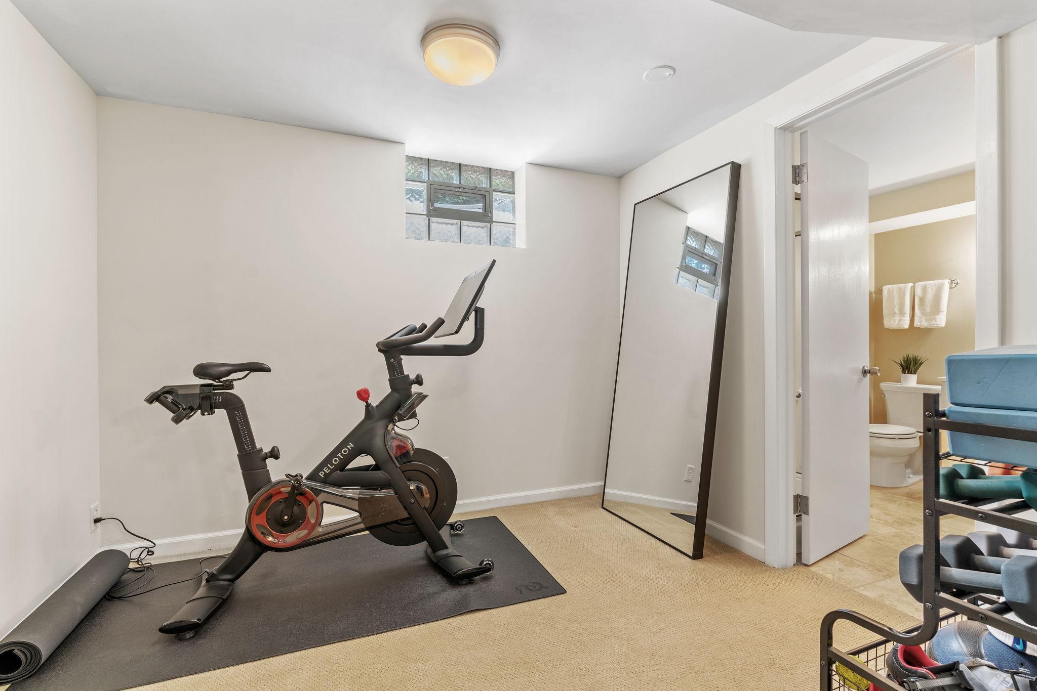 6140 Glenwood Avenue