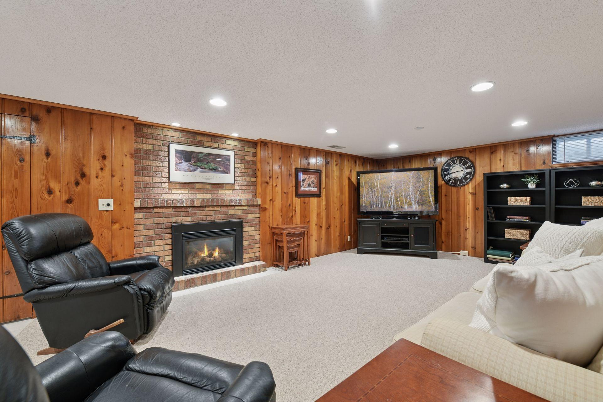 5921 Grimes Avenue S