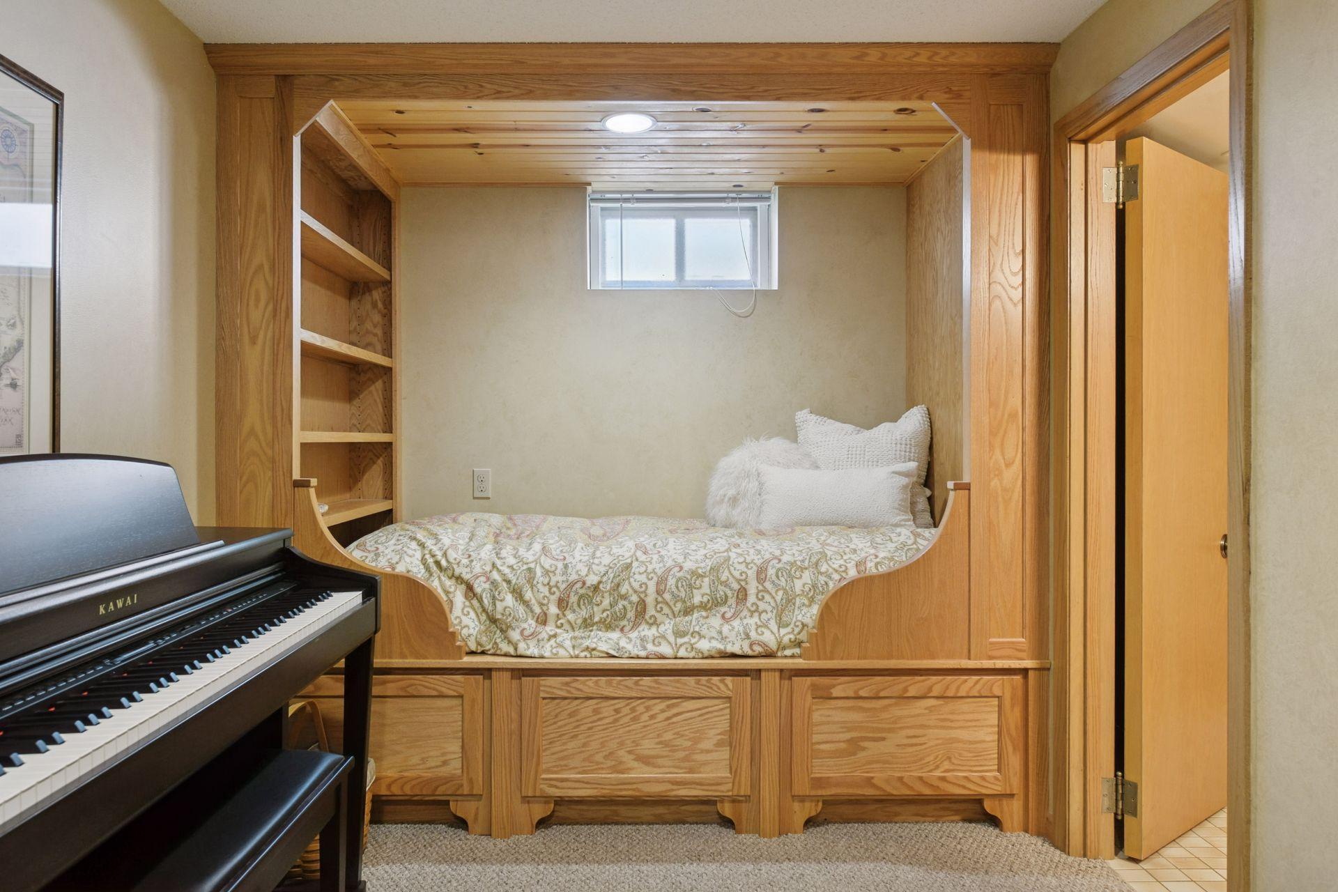 5921 Grimes Avenue S