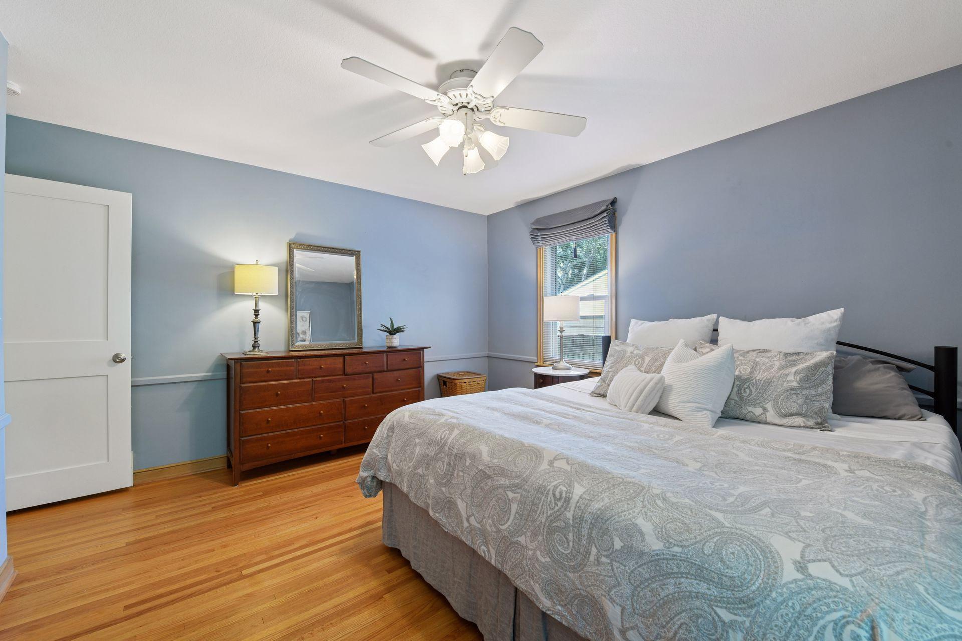 5921 Grimes Avenue S