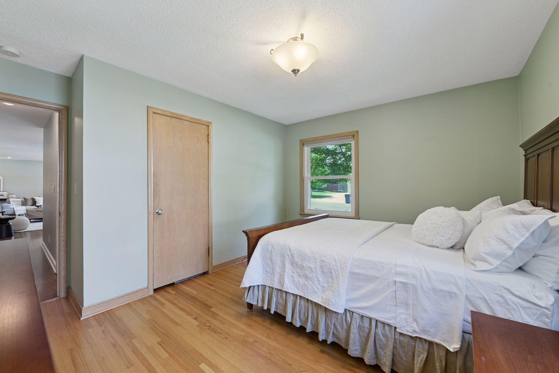 5921 Grimes Avenue S