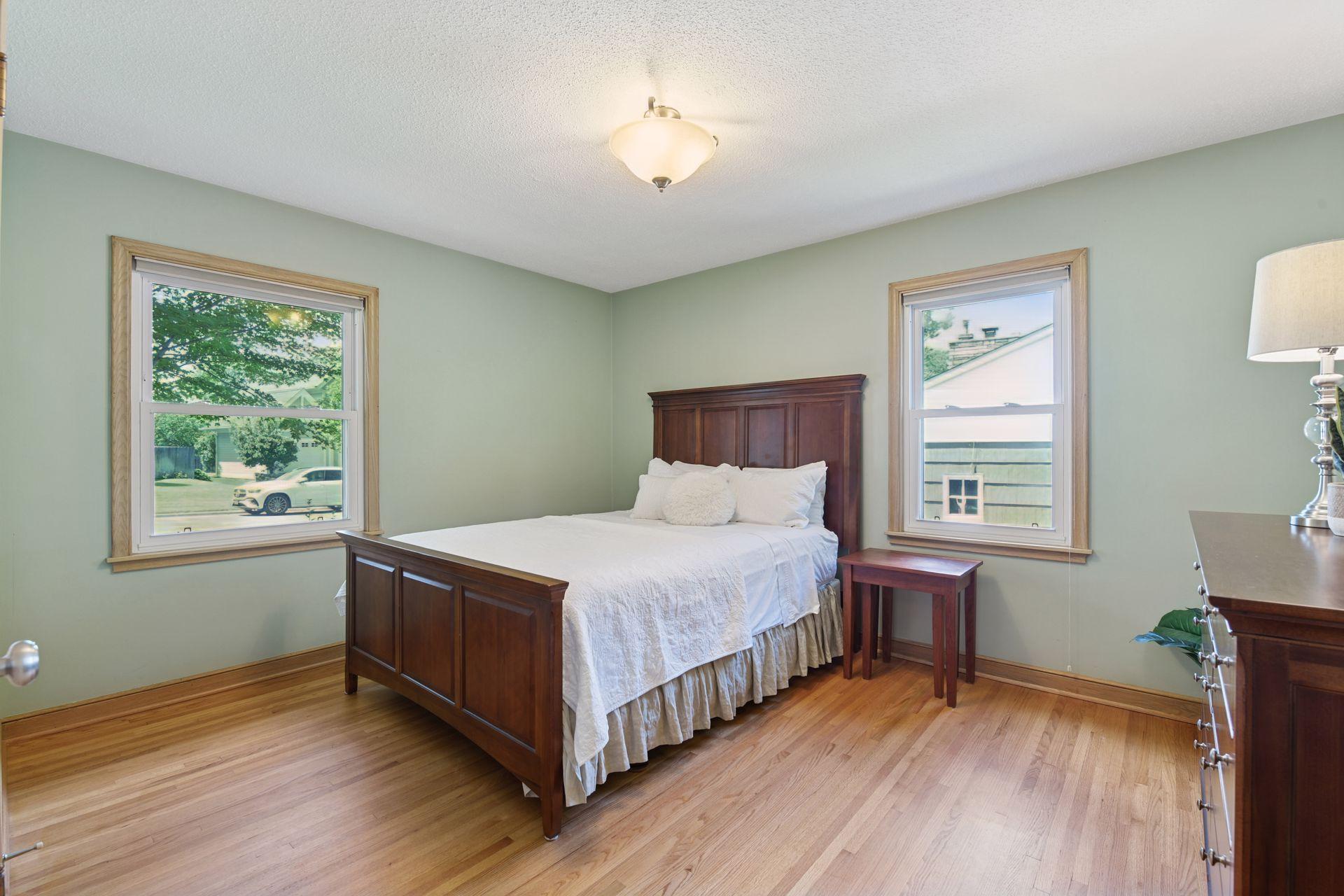 5921 Grimes Avenue S