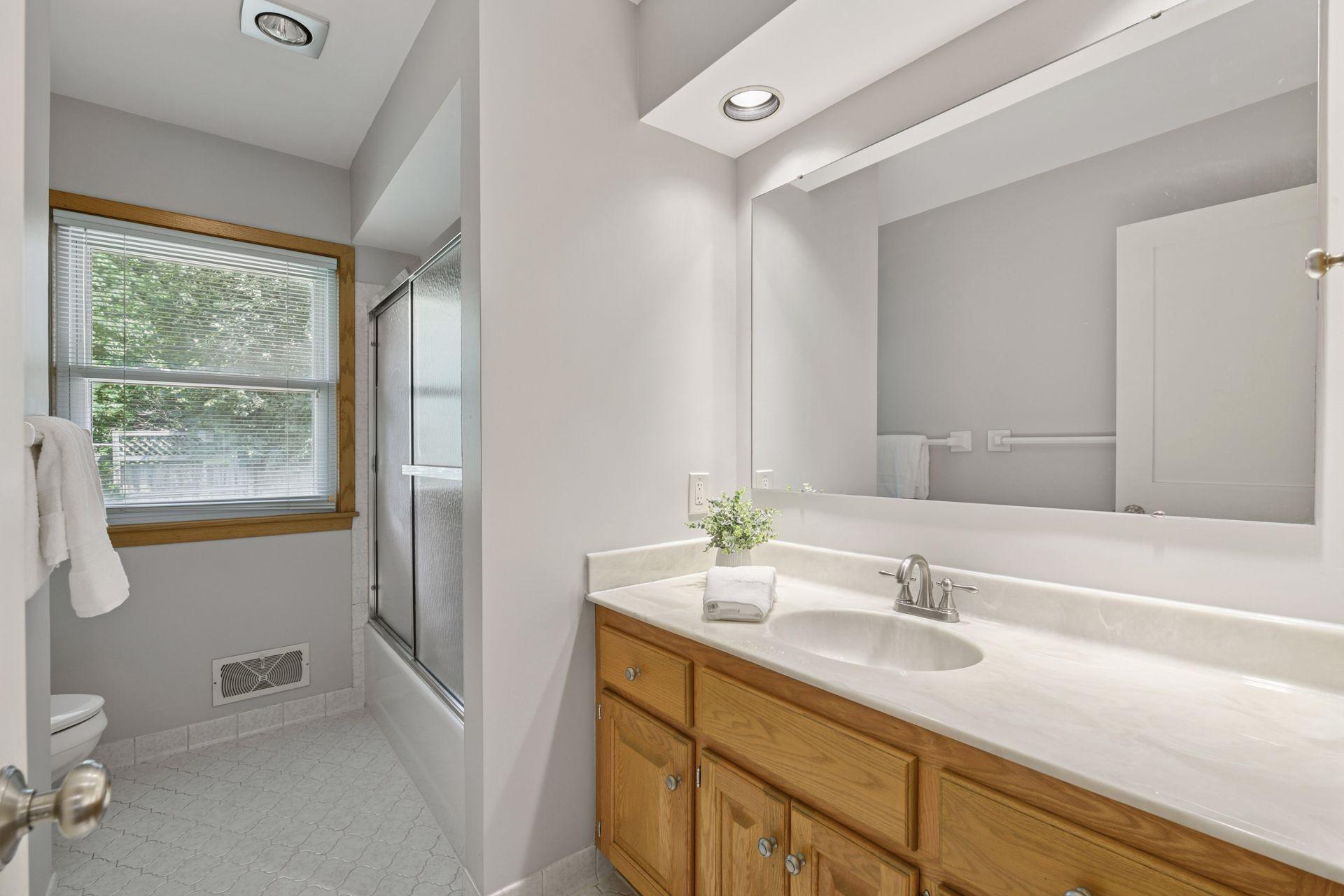 5921 Grimes Avenue S