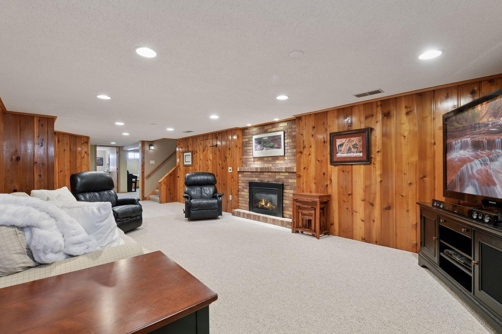 5921 Grimes Avenue S